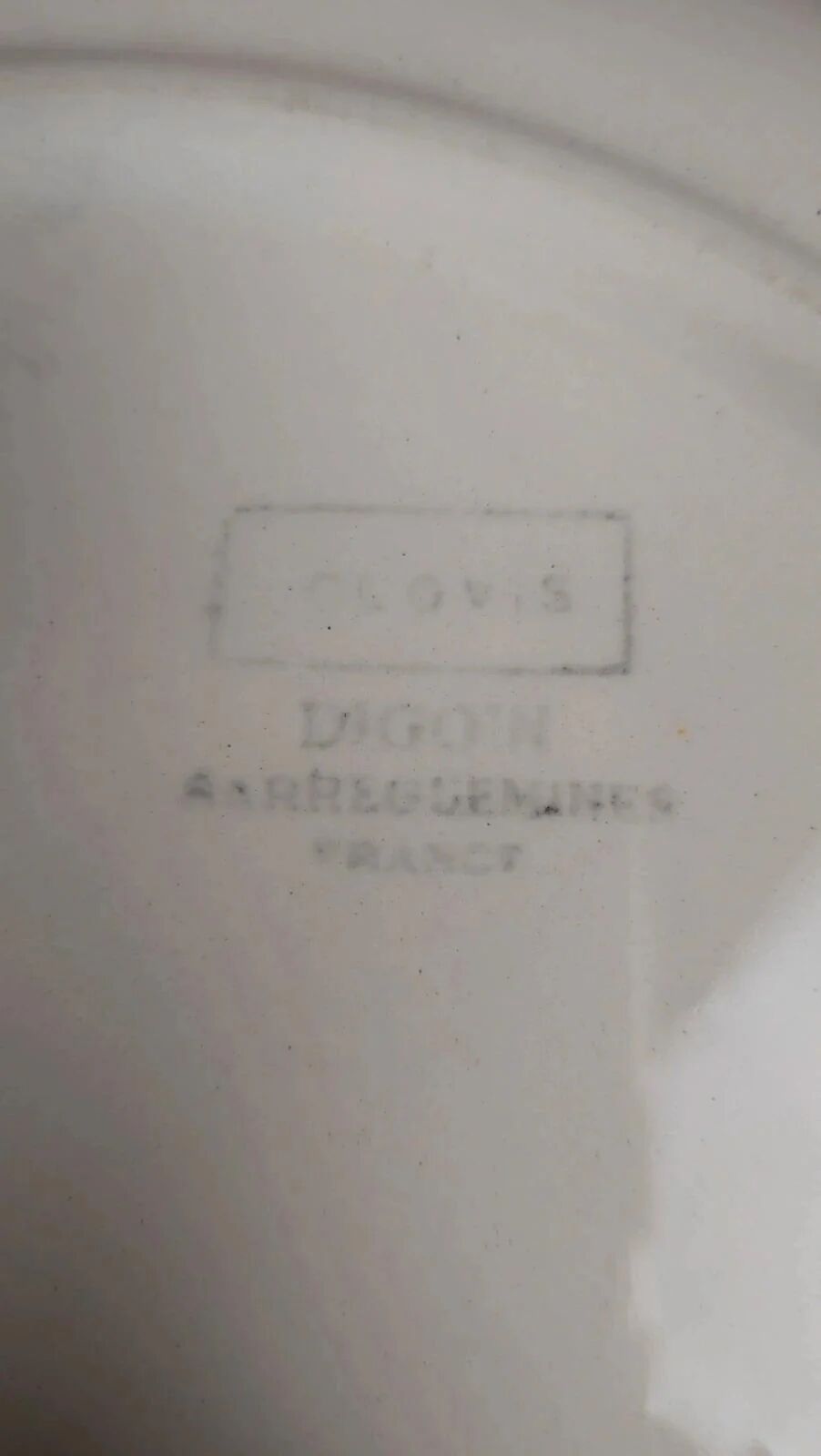 Round plate Digoin-Sarreguemines model Clovis