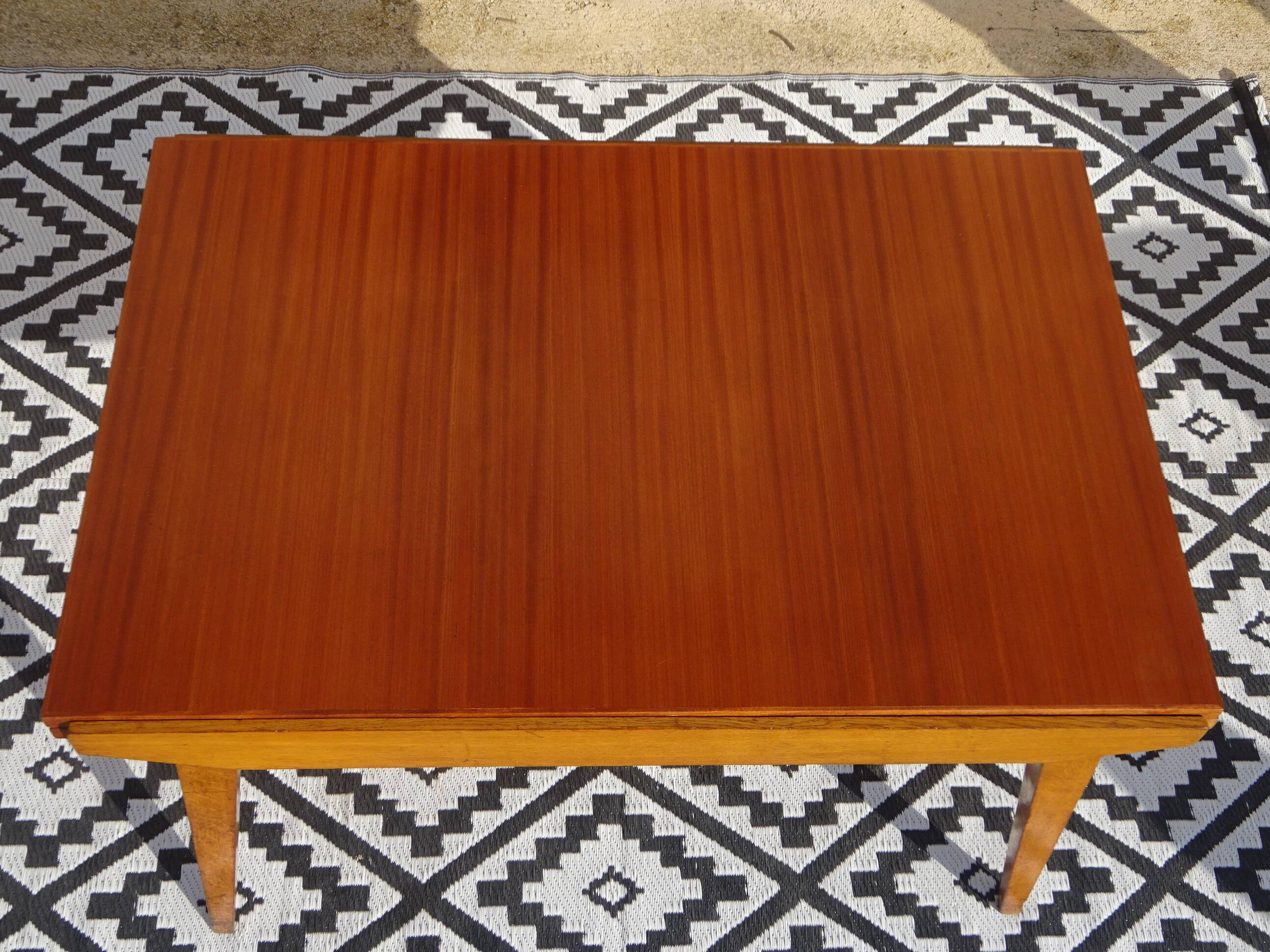 Table vintage en bois avec pieds compas