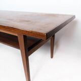 Coffee table in rosewood with shelf, of danish design from the 1960s
