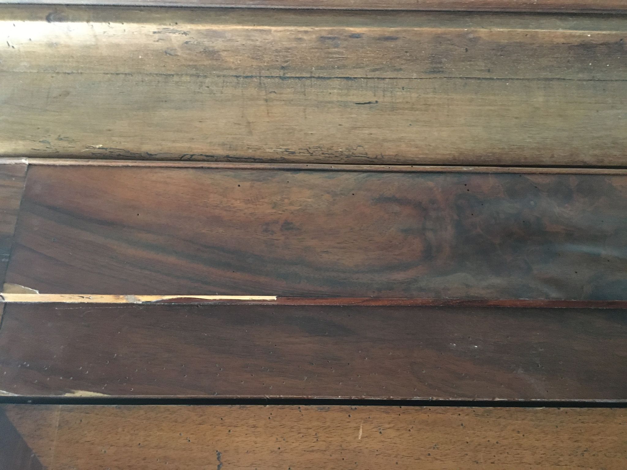 Armoire Louis Philippe en noyer