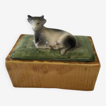 Rectangular butter dish with slip cow