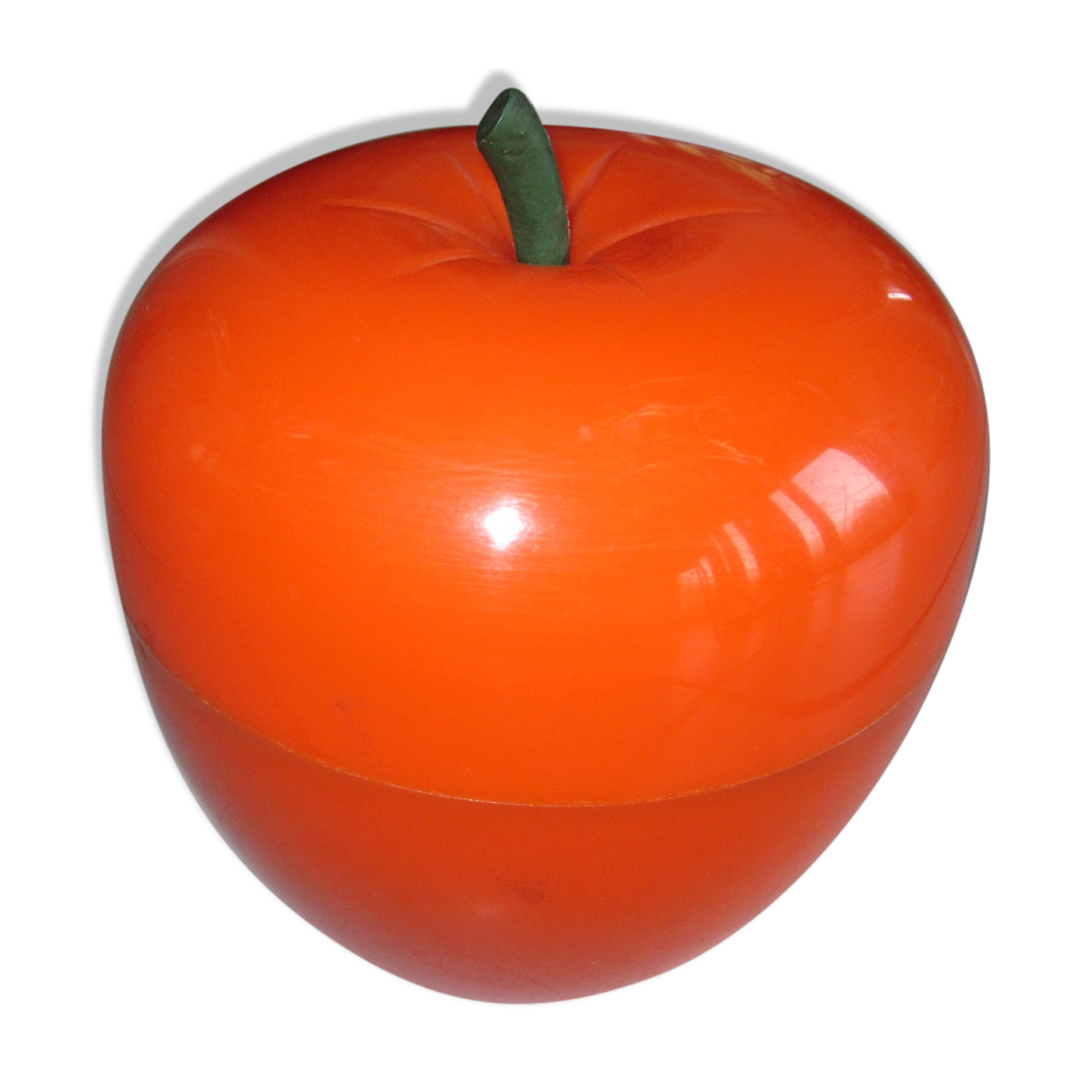 Apple bucket has ice