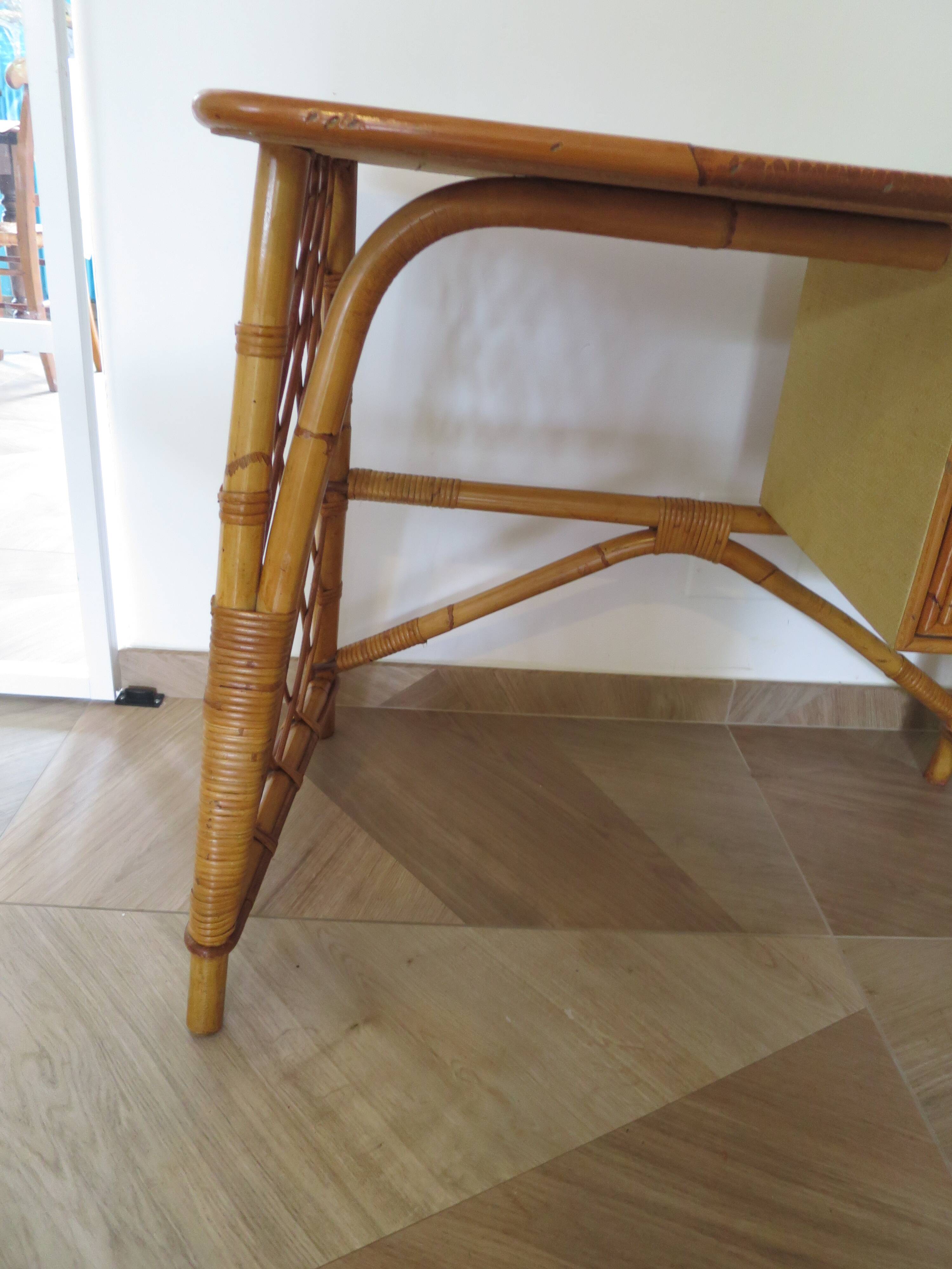 Vintage design - beautiful retro desk in bamboo wood and rattan - 2 drawers - 60s
