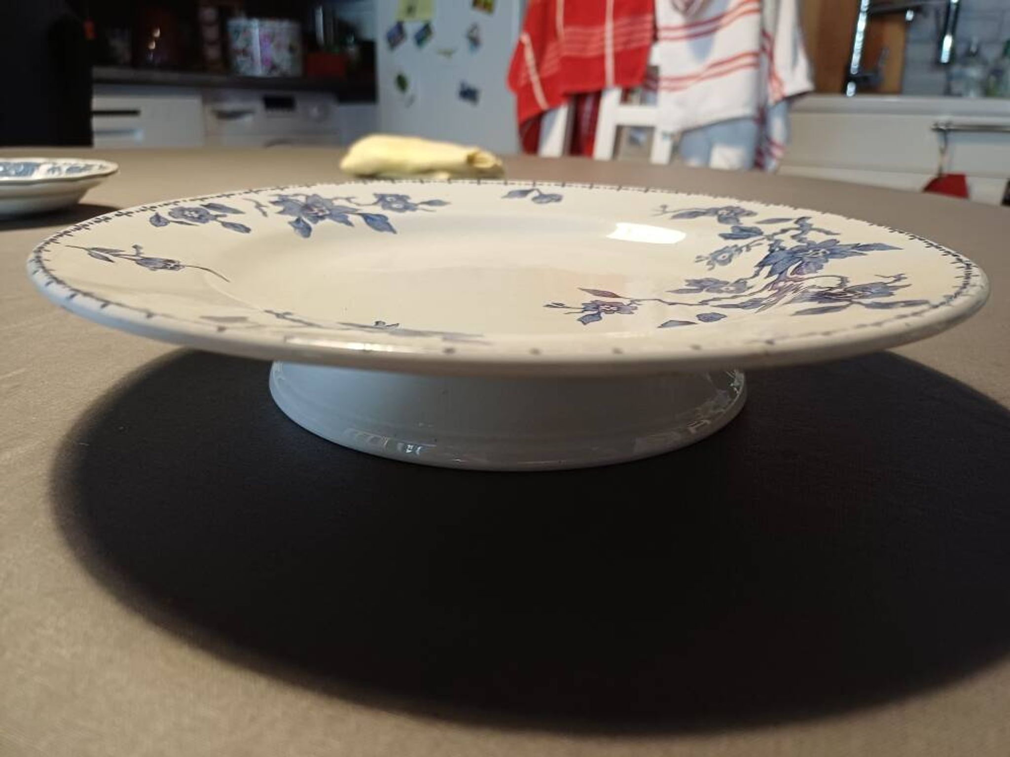Plate a cake