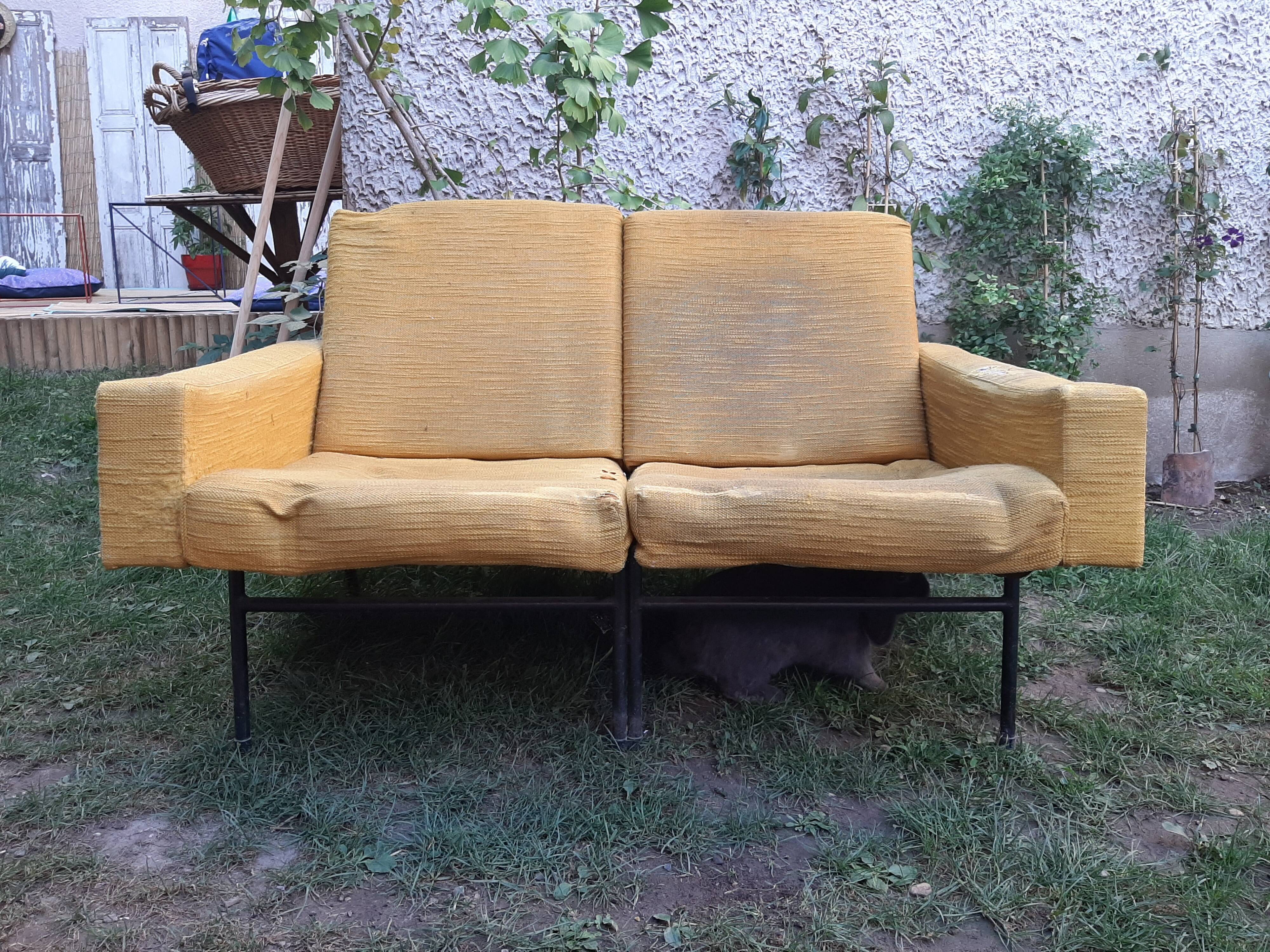 Pierre Guariche airborne edition sofa