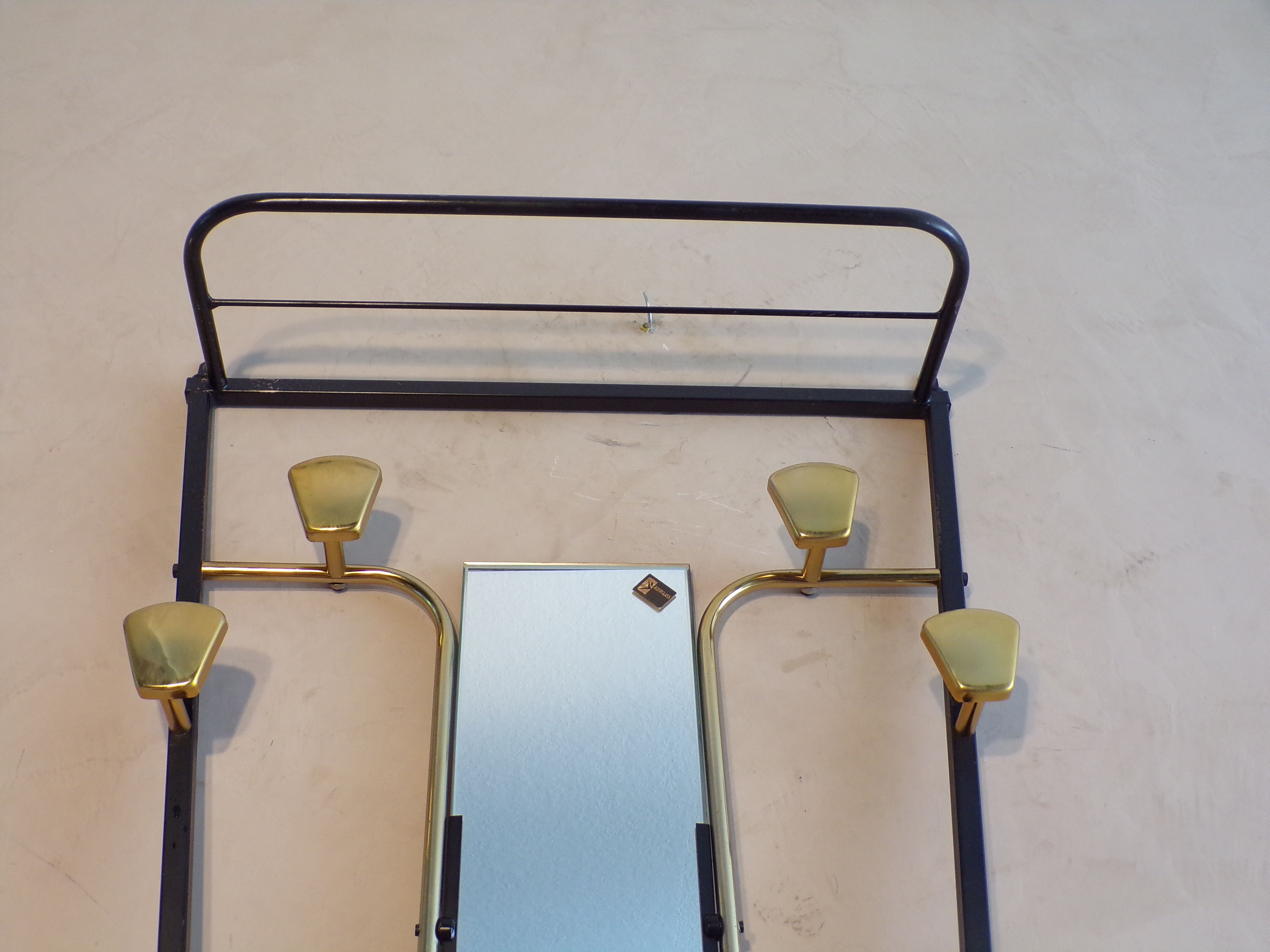 Black and gold 1950 entry locker