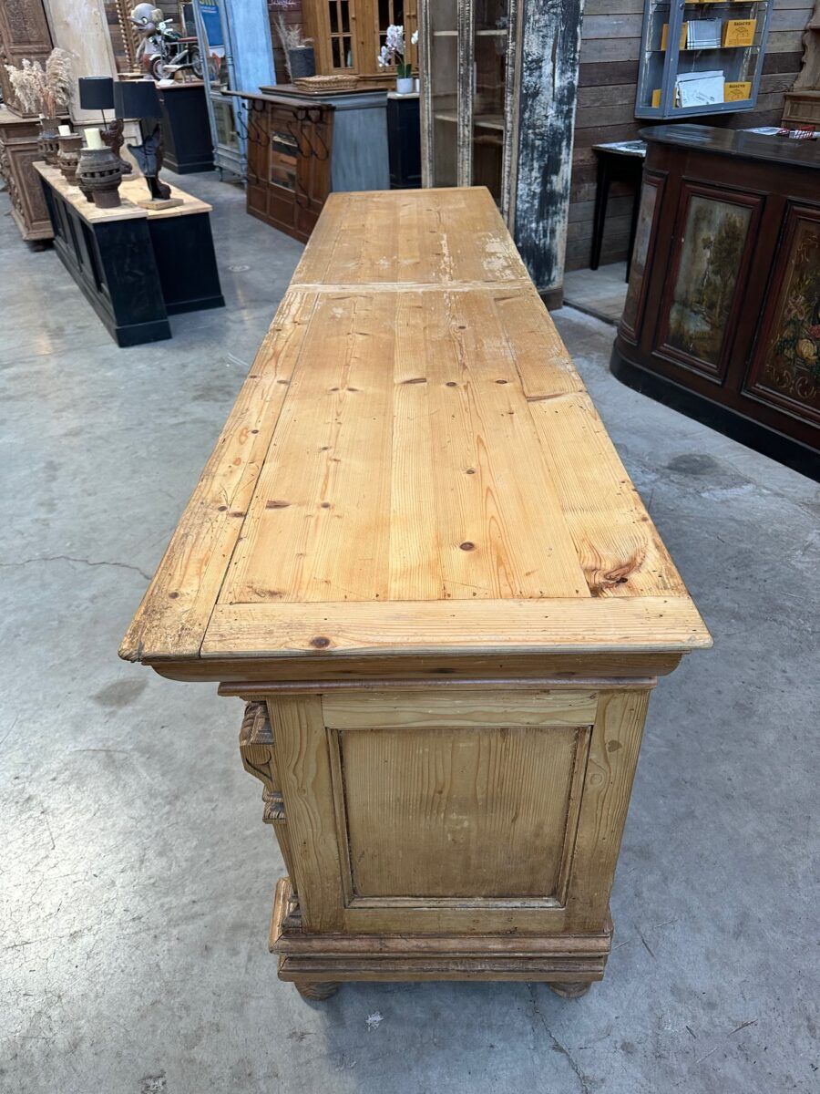Old fir counter