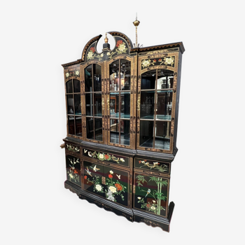 Grande vitrine de style Chinoiserie.