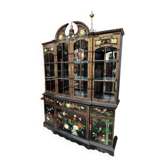 Grande vitrine de style Chinoiserie.