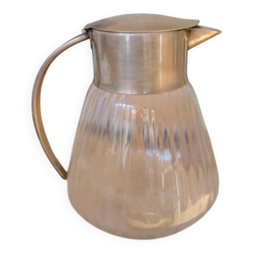 Carafe en verre et métal