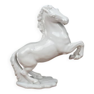 Figurine d'un Cheval Lipizzan Élancé en Biscuit de Porcelaine Blanc Émaillé