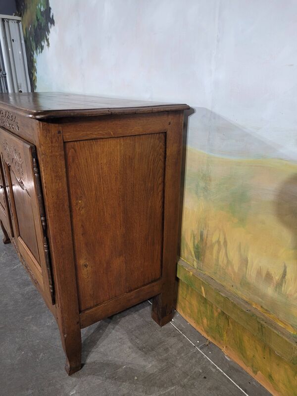 Buffet bas normand sculpté en chêne XIX ème