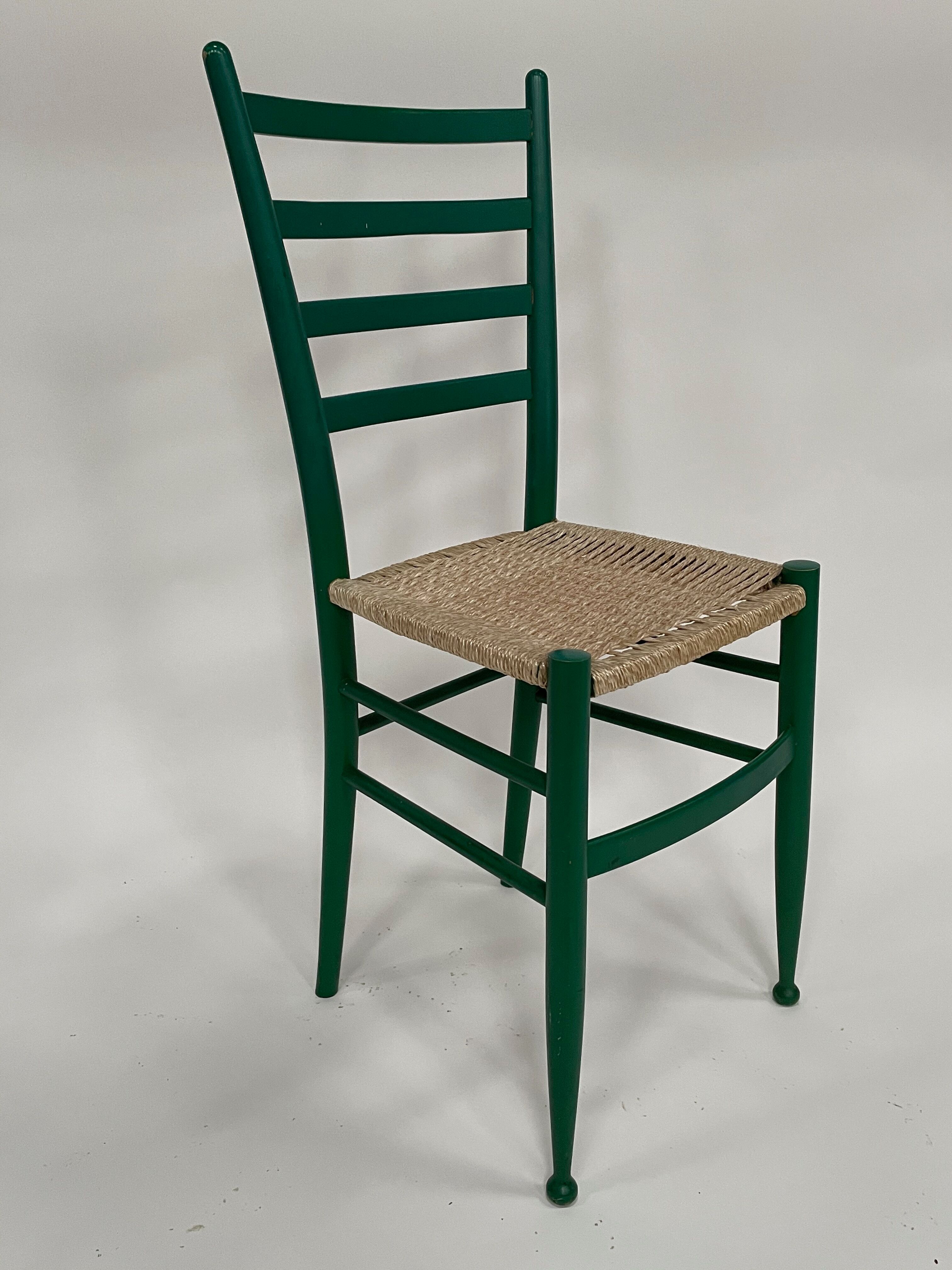 Lot de 4 chaises en bois dans le modèle italien de Chiavari