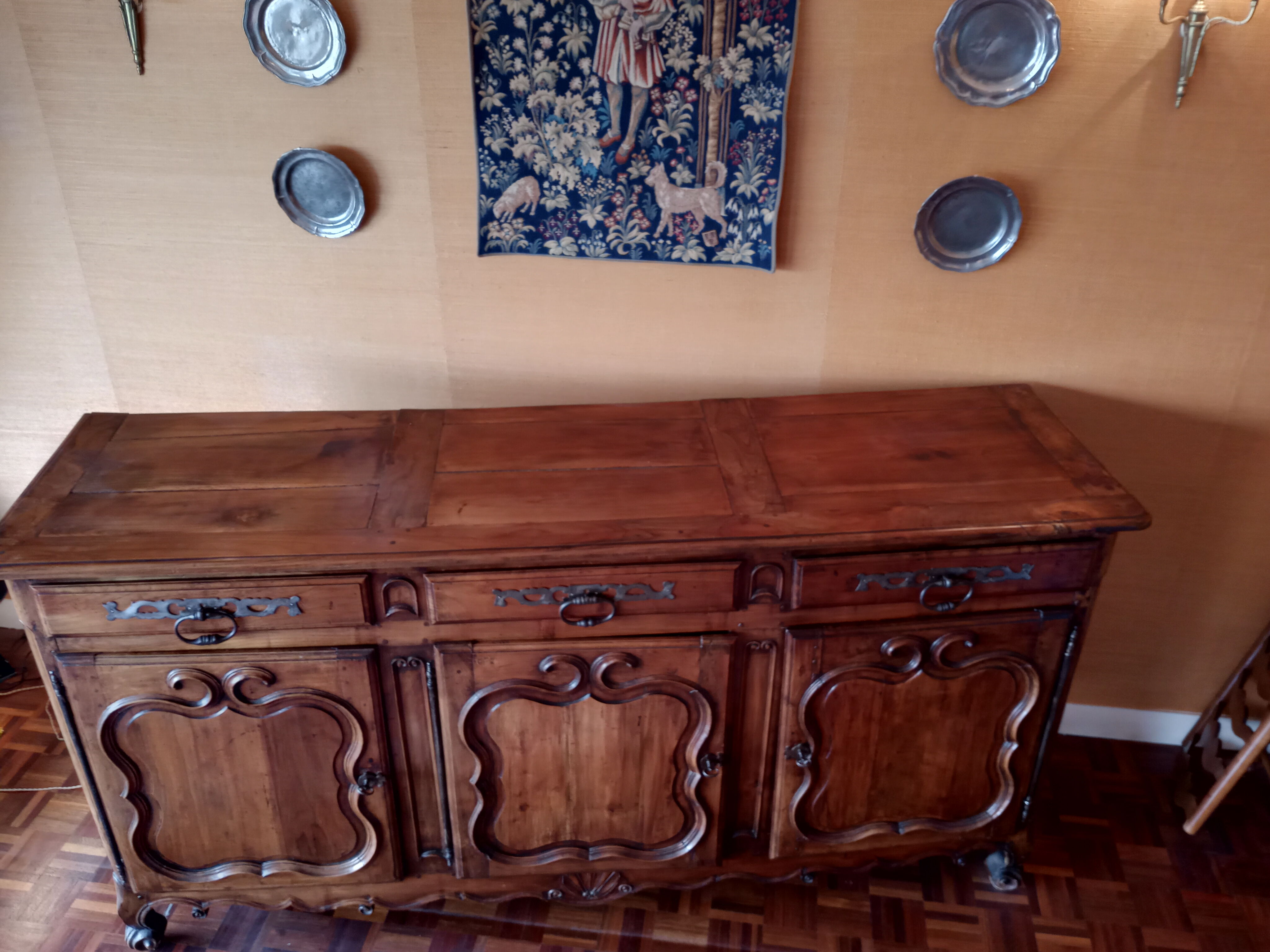 Buffet Louis XV en noyer 19 eme