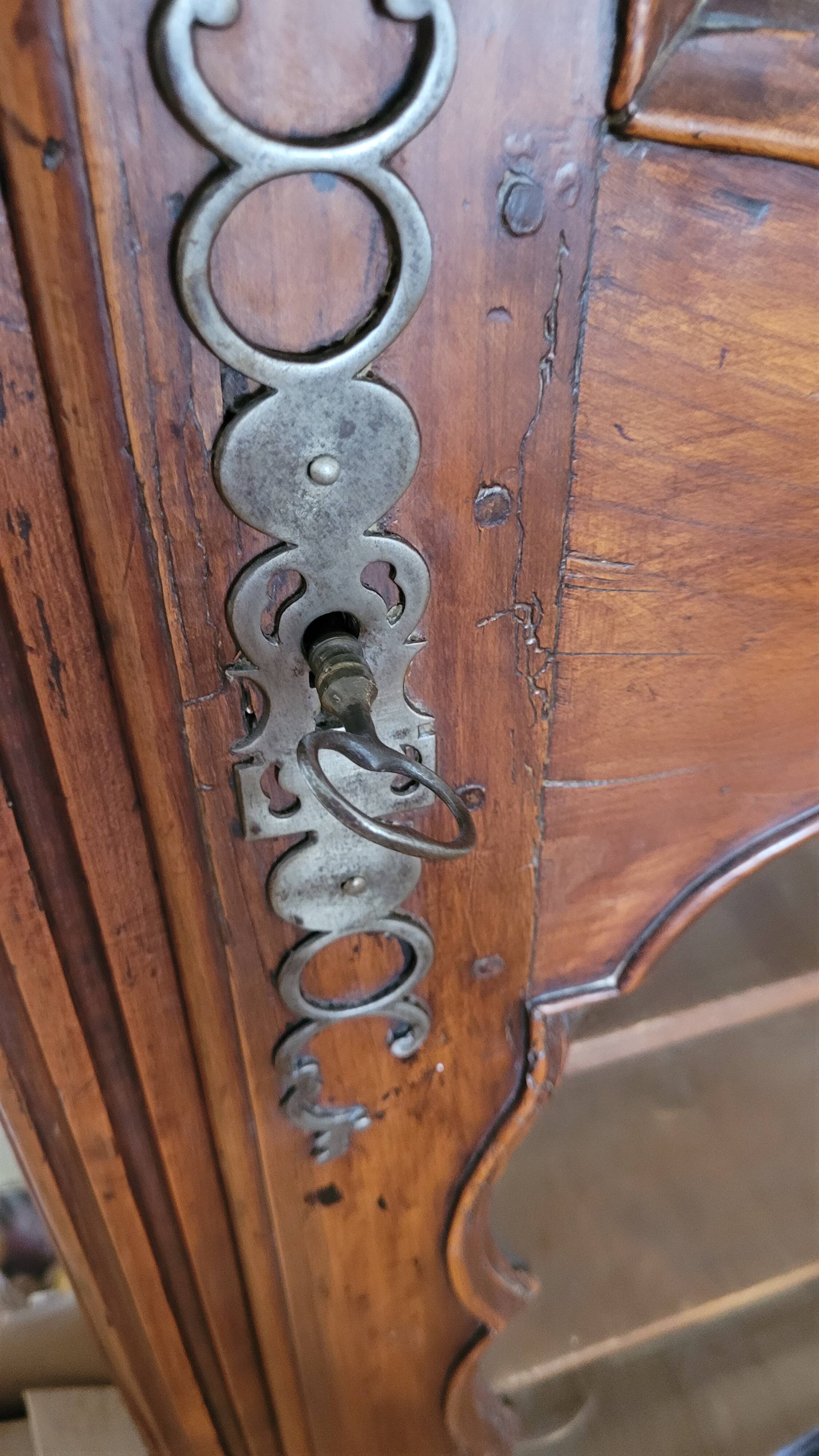 Magnificent antique bonnetière in carved solid wood – Louis XV style