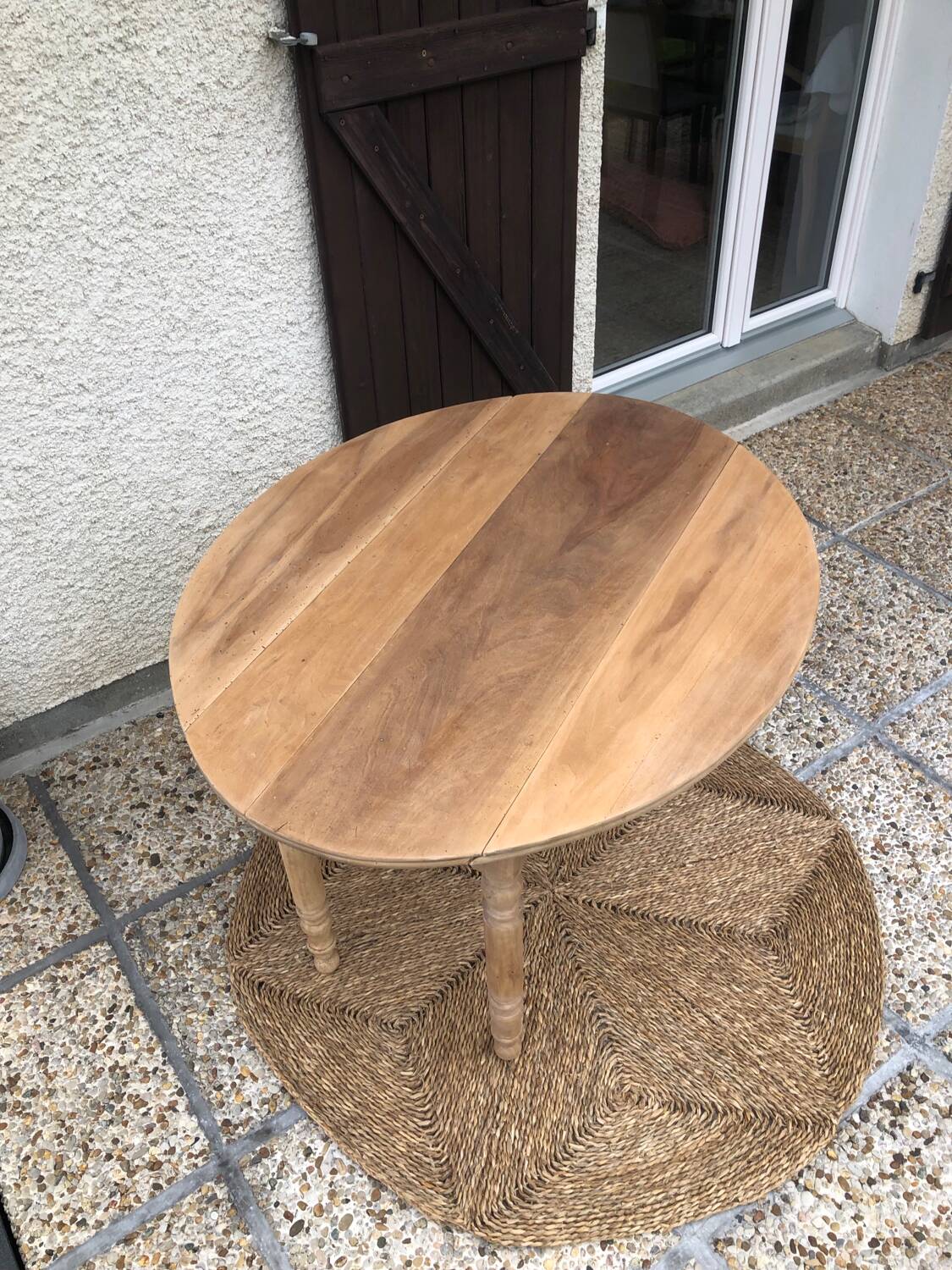 Oval farmhouse table