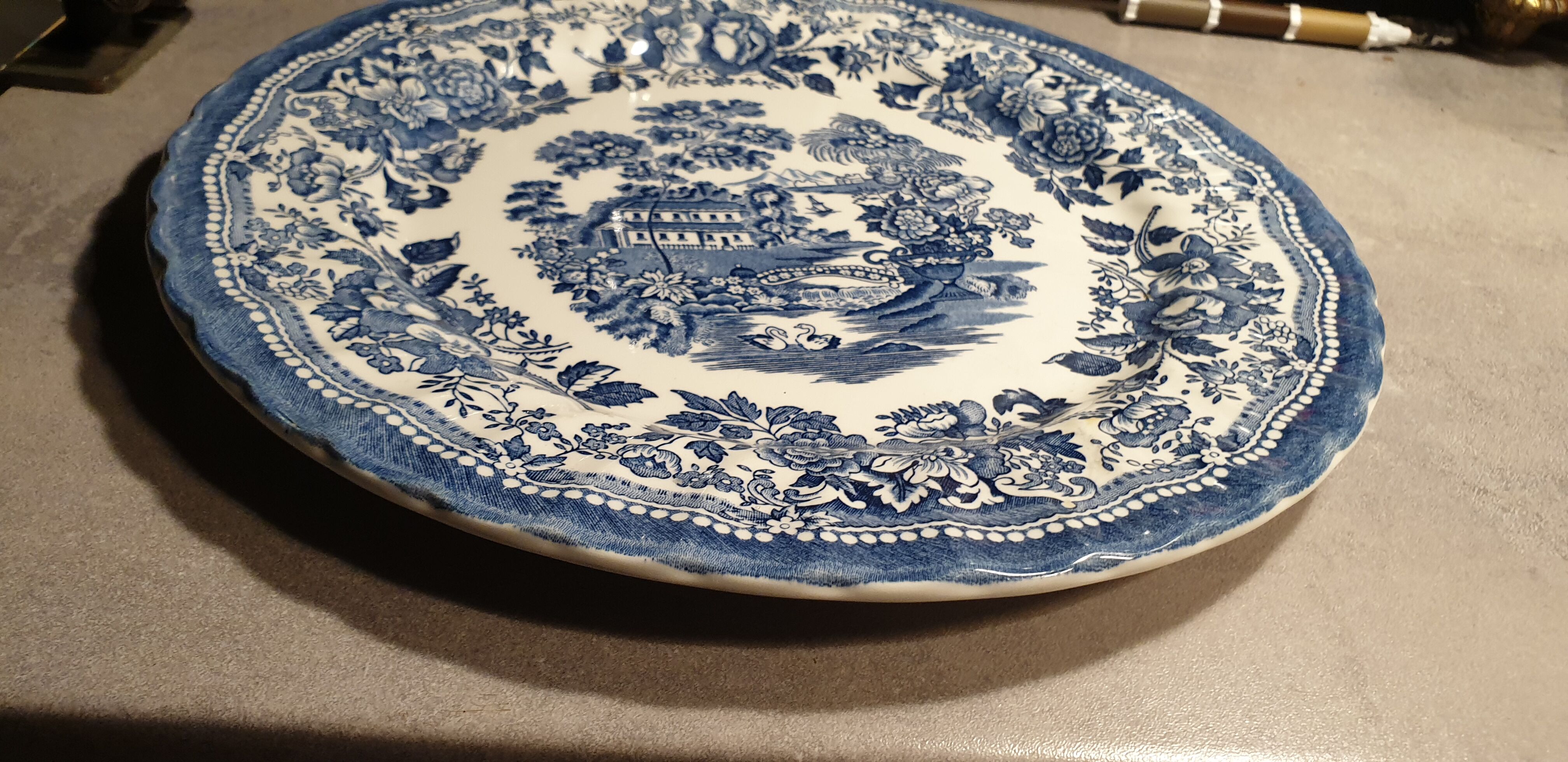 Serving dish Churchill porcelain the Georgian collection :31cm ○