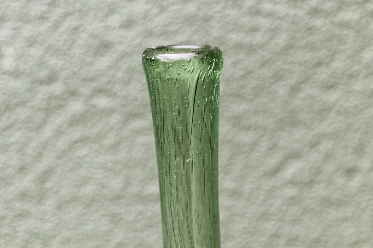 Single-flower vase in blown, bubbled glass, signed Biot