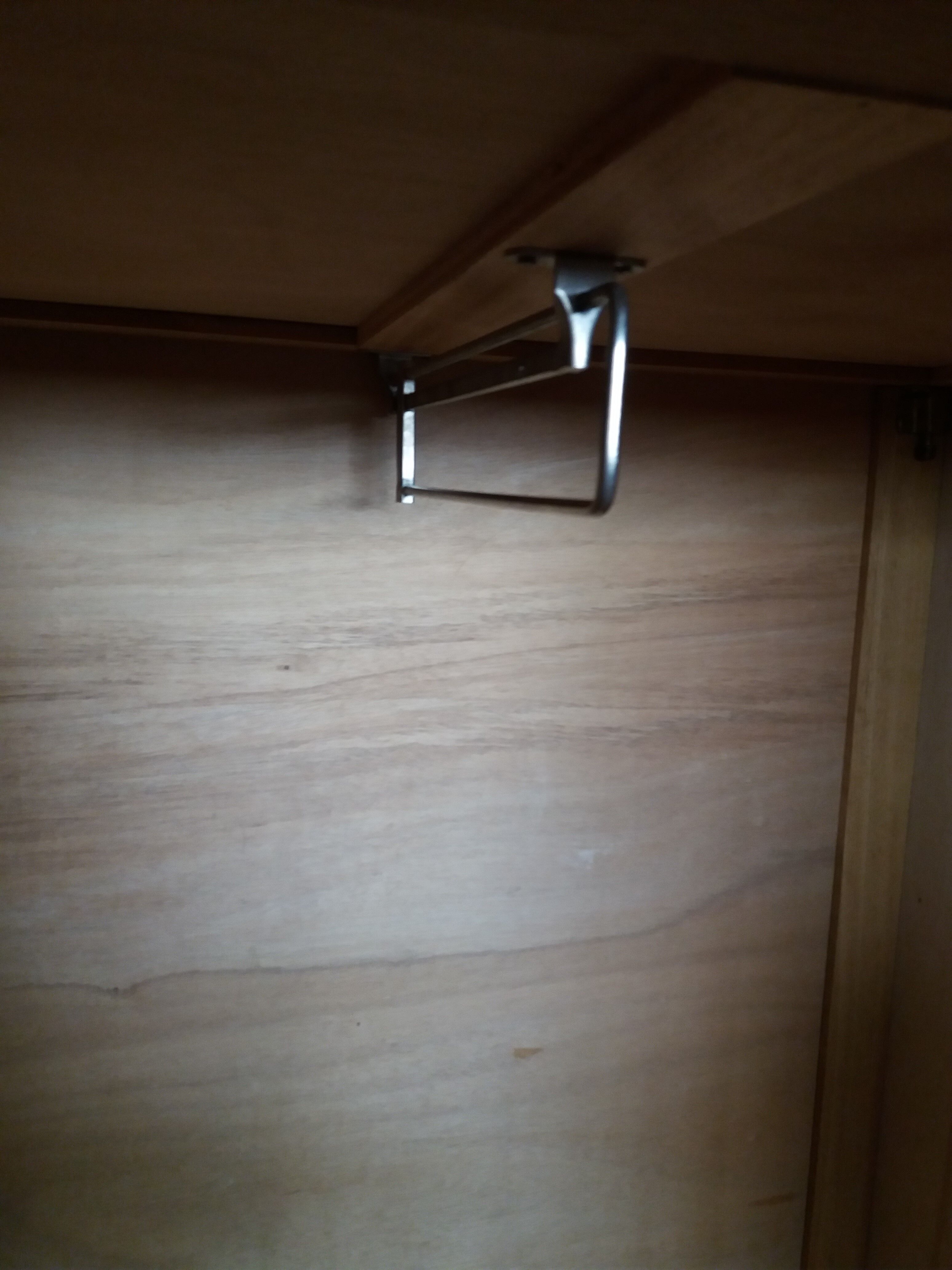 Armoire en rotin vintage