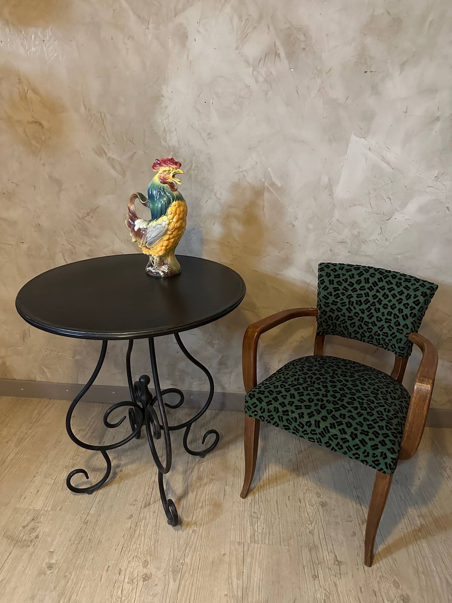 Rooster pitcher in slip