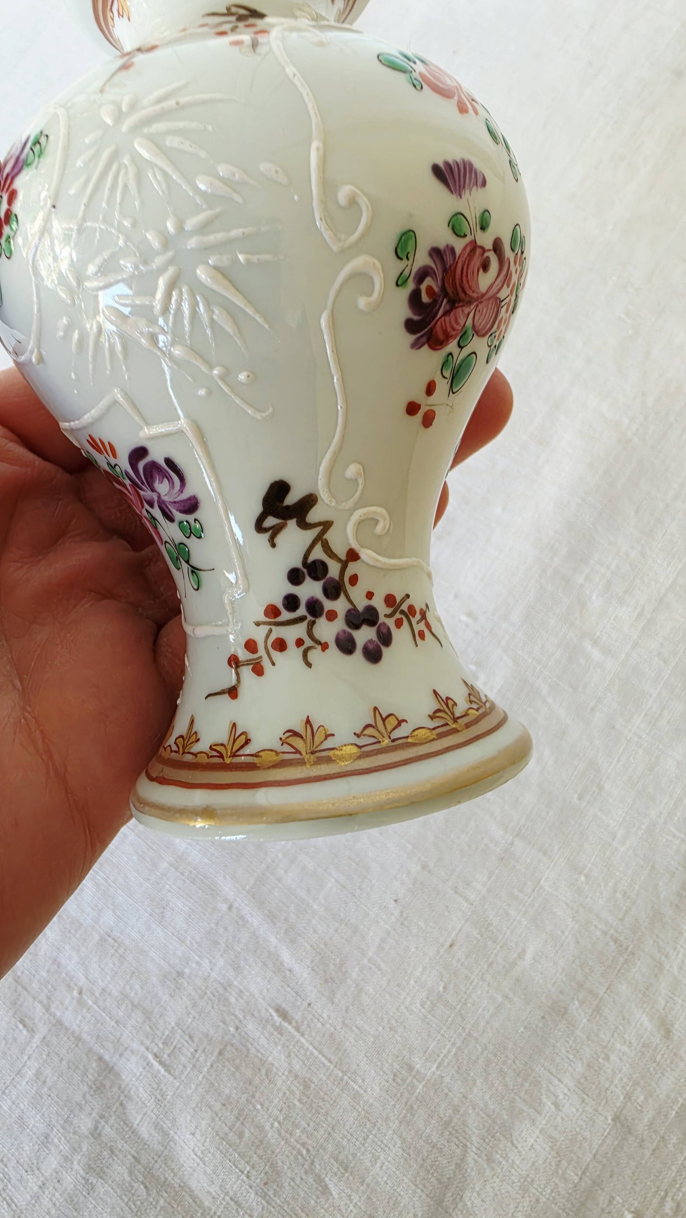 Small porcelain pot hand-painted by Samson Paris, Compagnie d style.