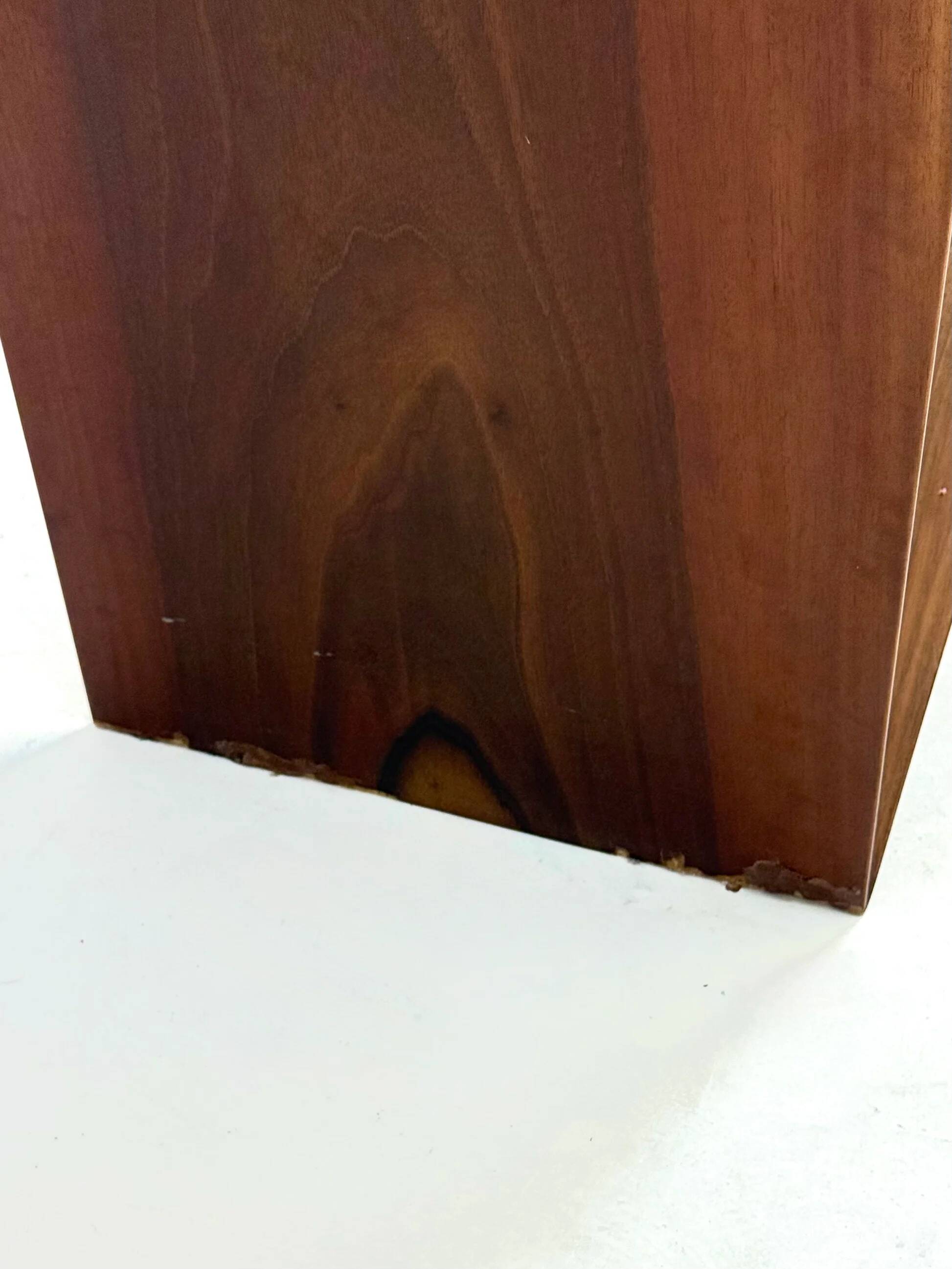 Valentino dining table by Emanuele Zenere for Cattelan