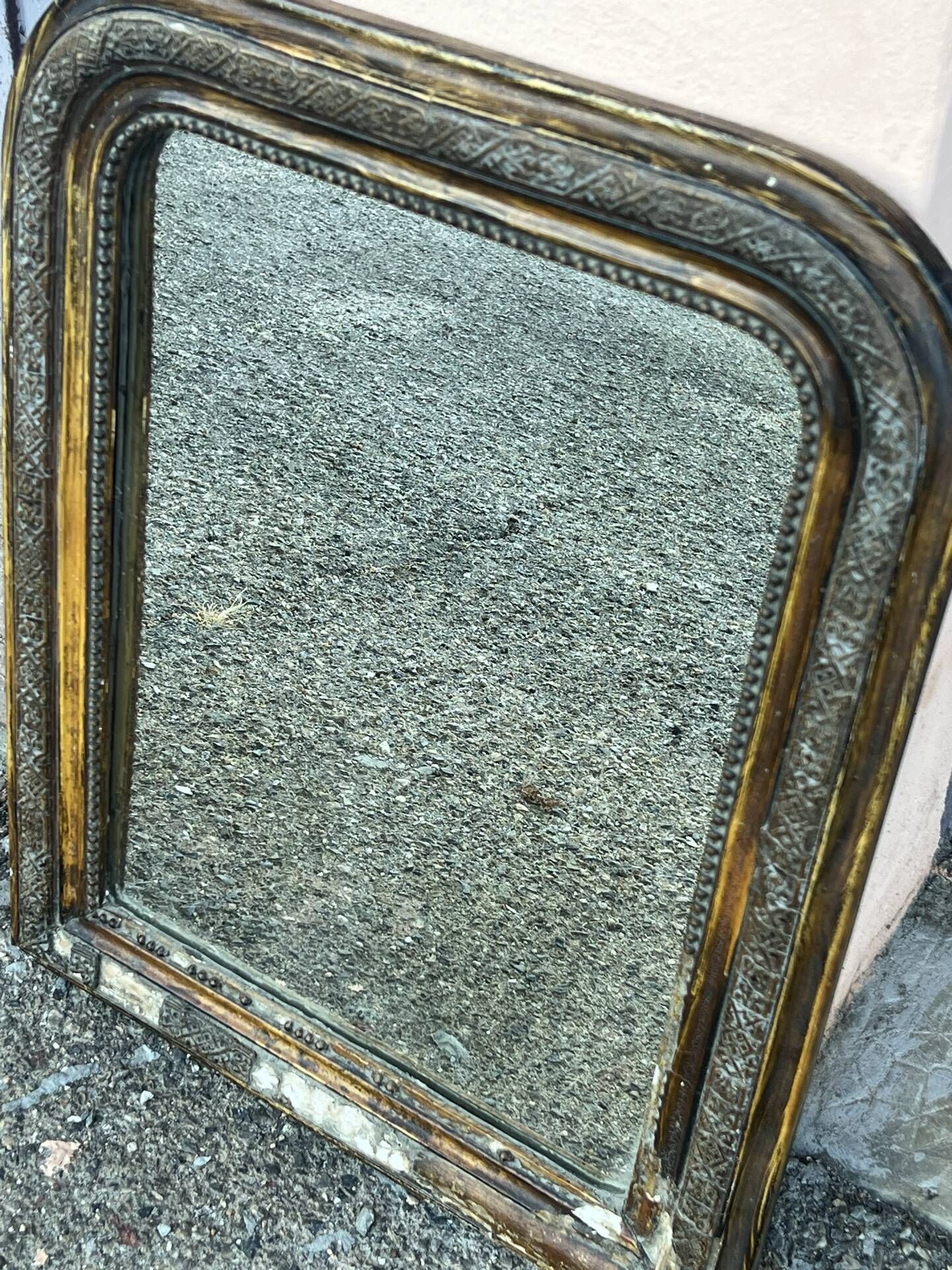 Miroir louis Philipe en bois doré sculpté fronton arrondi