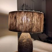 Lampe à poser en grès et jute naturelle