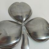Stainless steel aperitif dish in the shape of a clover