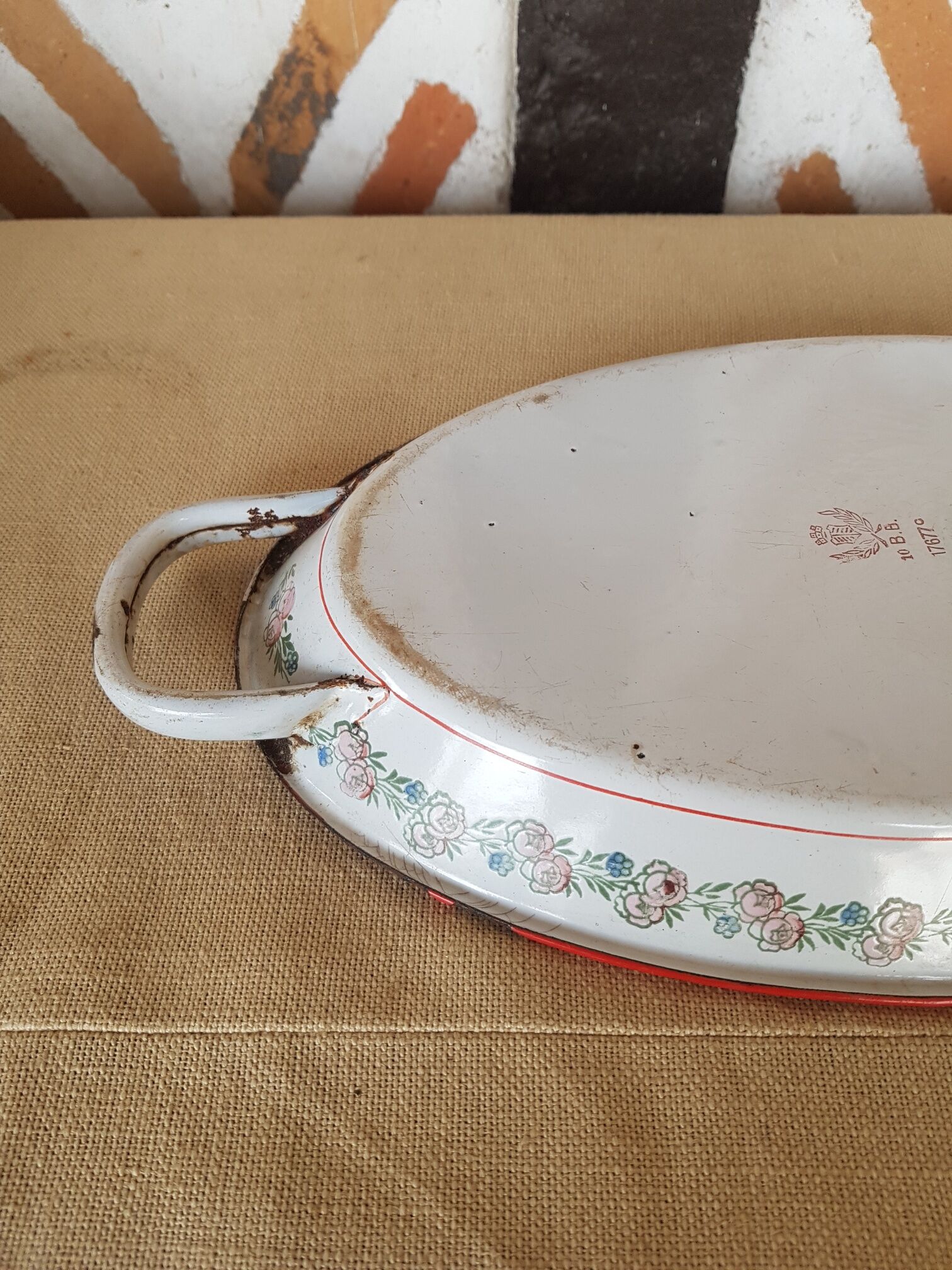 Old enamelled sheet metal matchbox