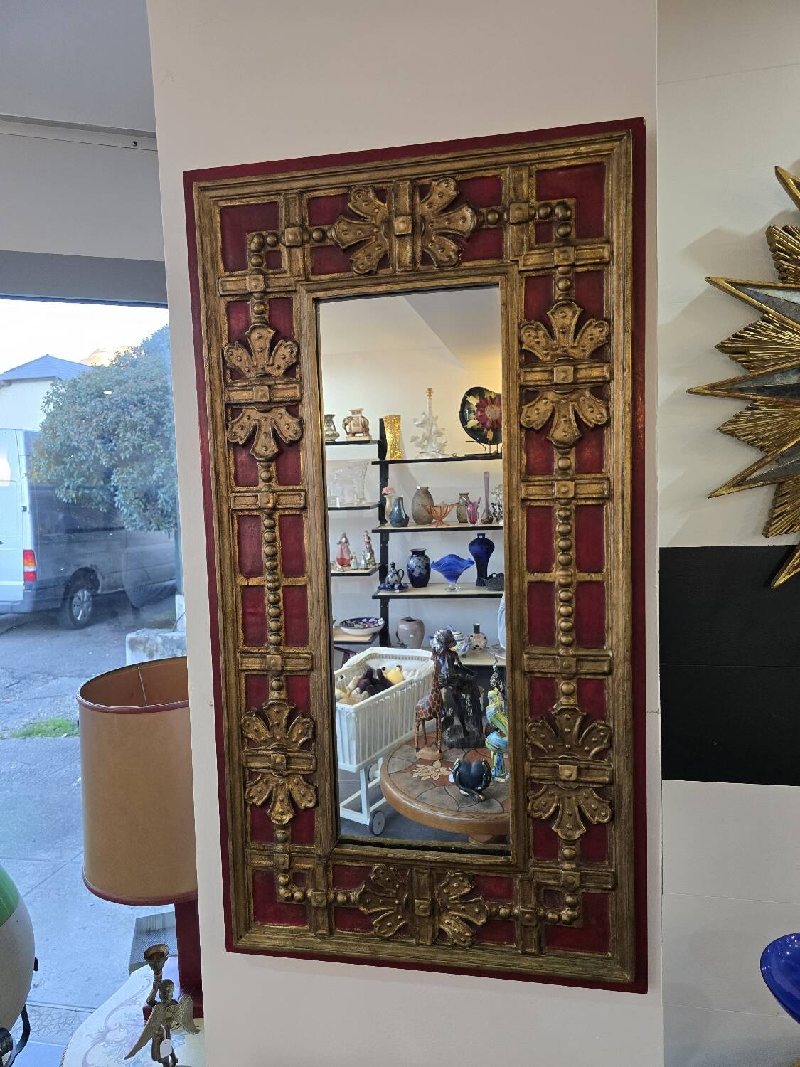 miroir mural Palladio, Italie, 1970 – Décor rouge et dorure patinée