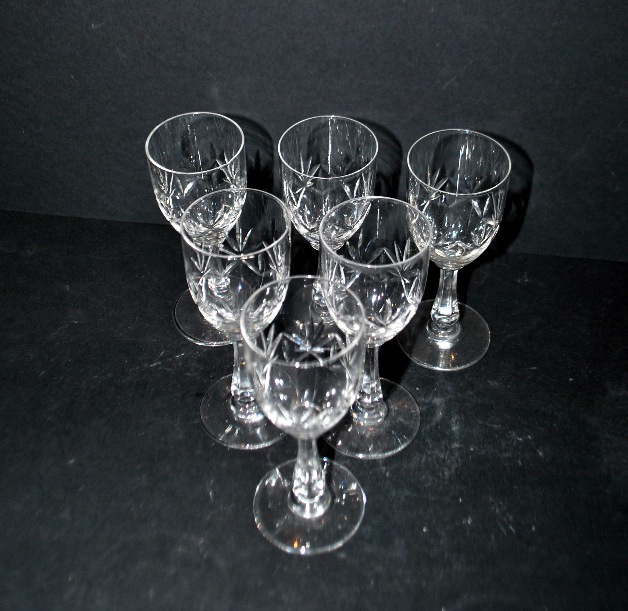 Saint-Louis set of 6 stemmed crystal glasses with palmette design, circa 1900, H11.5