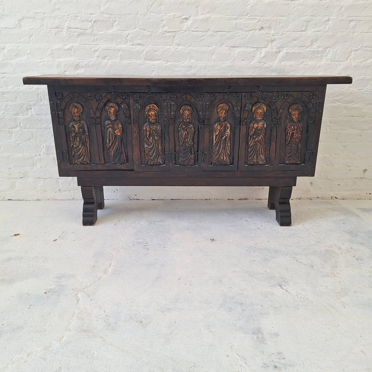 Console, carved Spanish colonial buffet from Artes de México, 1940s-50s.
