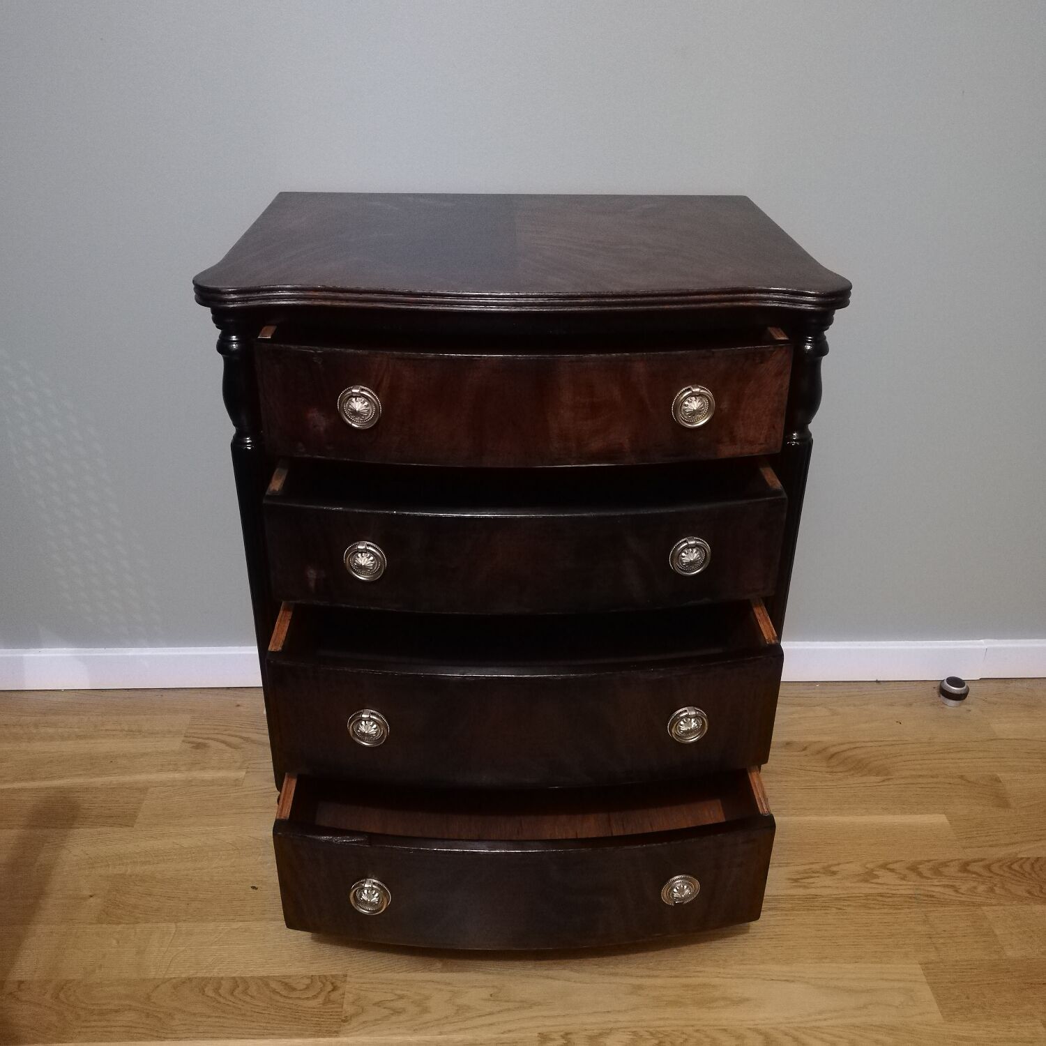 Chest of drawers 4 drawers in walnut and blackened wood.