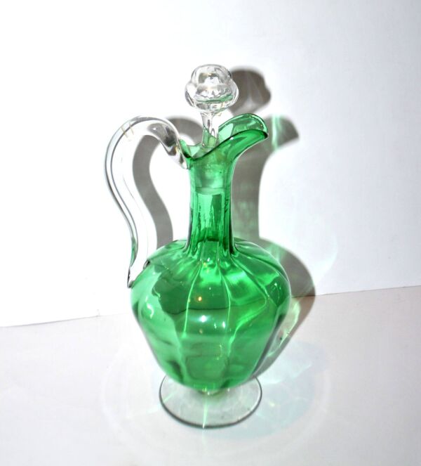 Carafe canette en cristal à côtes vénitiennes couleur vert – pichet à vin ancien