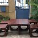 Table basse en teck avec ses 4 tabourets