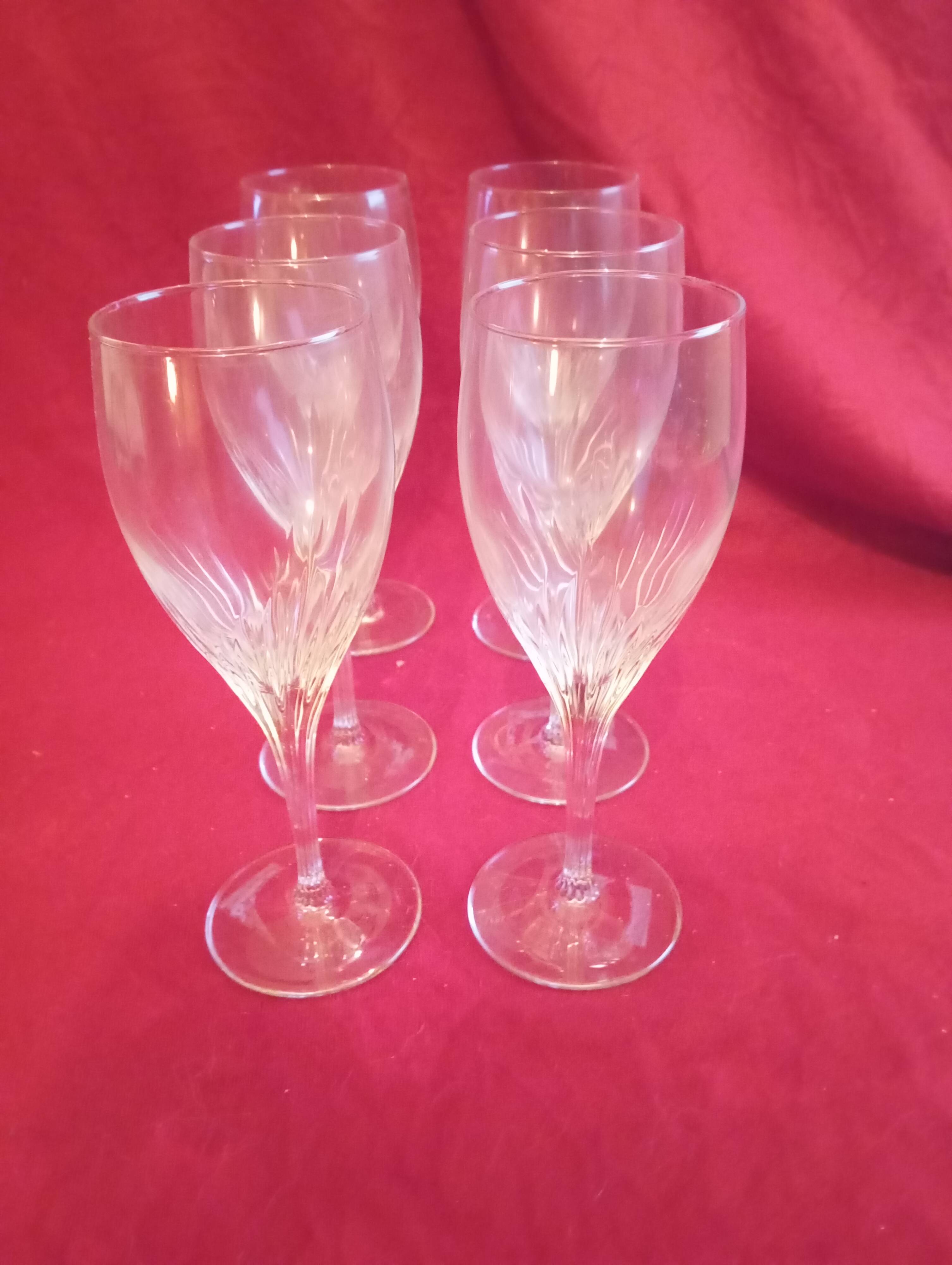 Set of 6 stemmed glasses