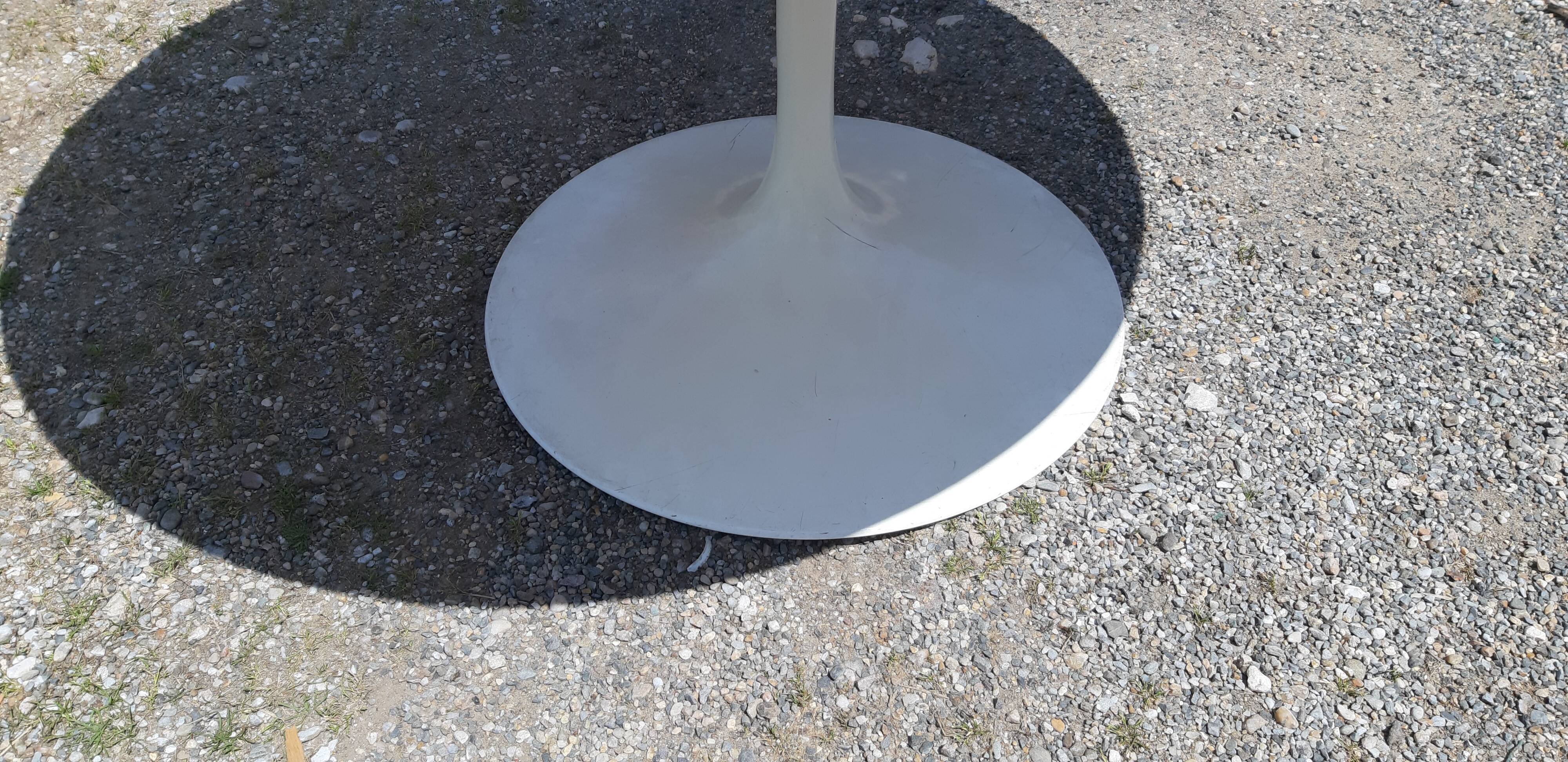 Table Tulip by& Eero Saarinen marble Calacatta, Knoll