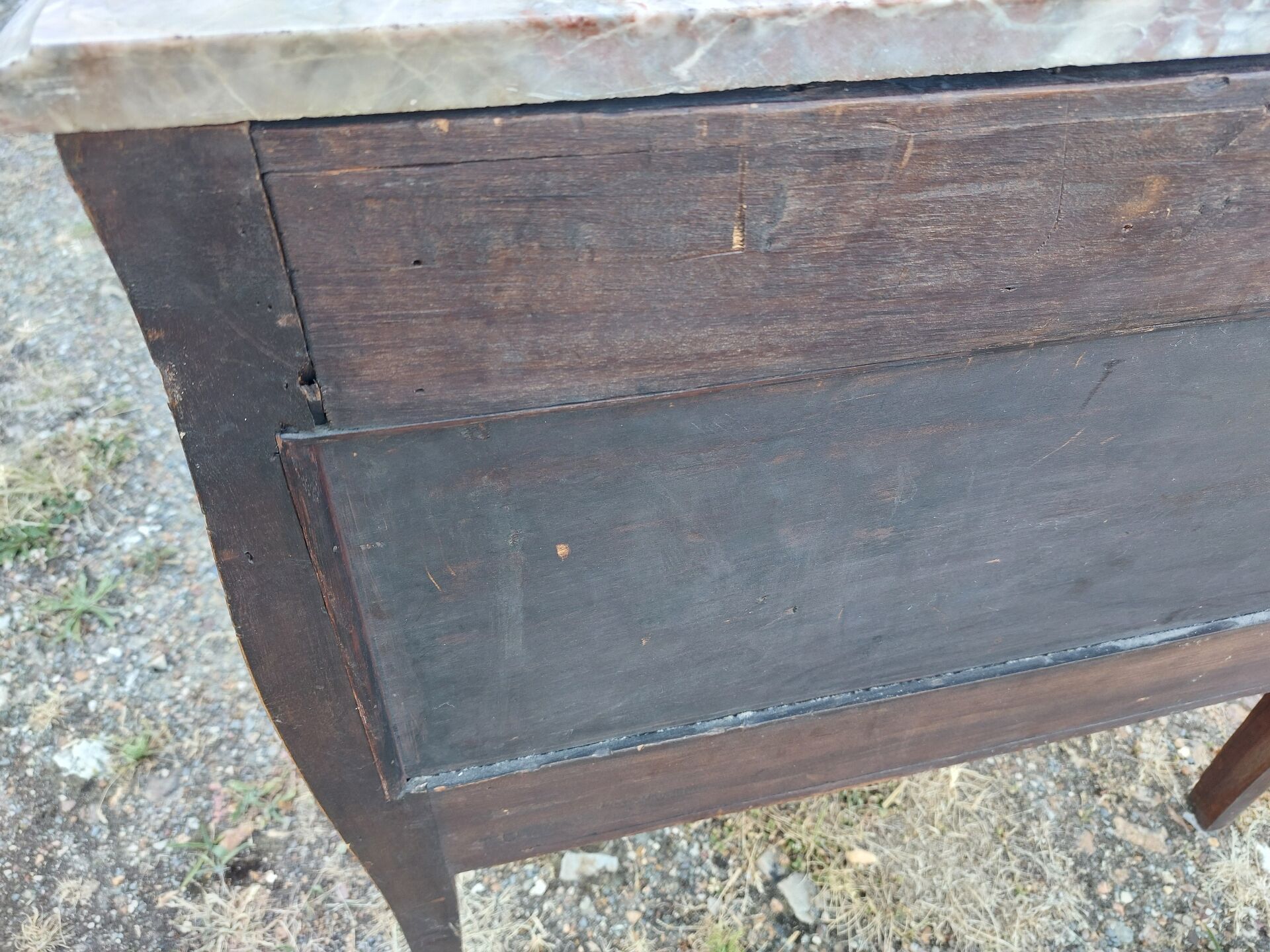 Curved commode in rosewood, Louis XV style.