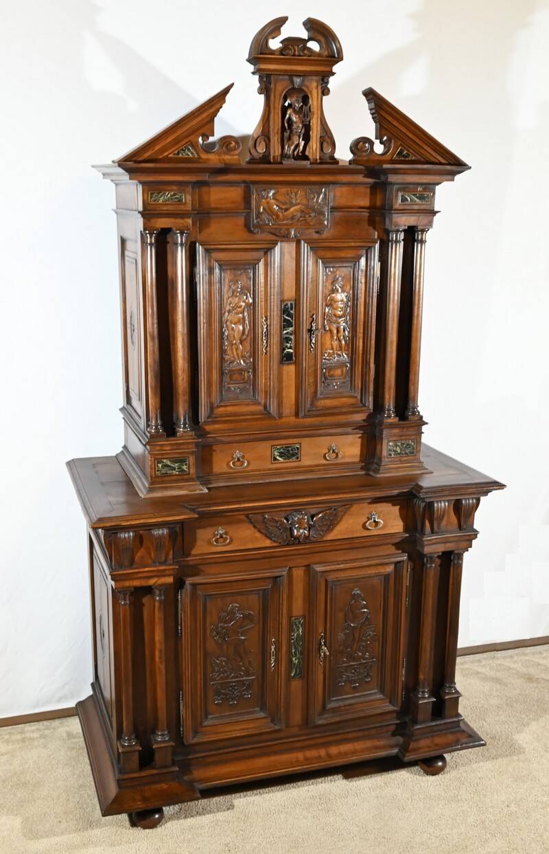 Petit Buffet Deux Corps en Noyer Massif, style Renaissance – Milieu XIXe