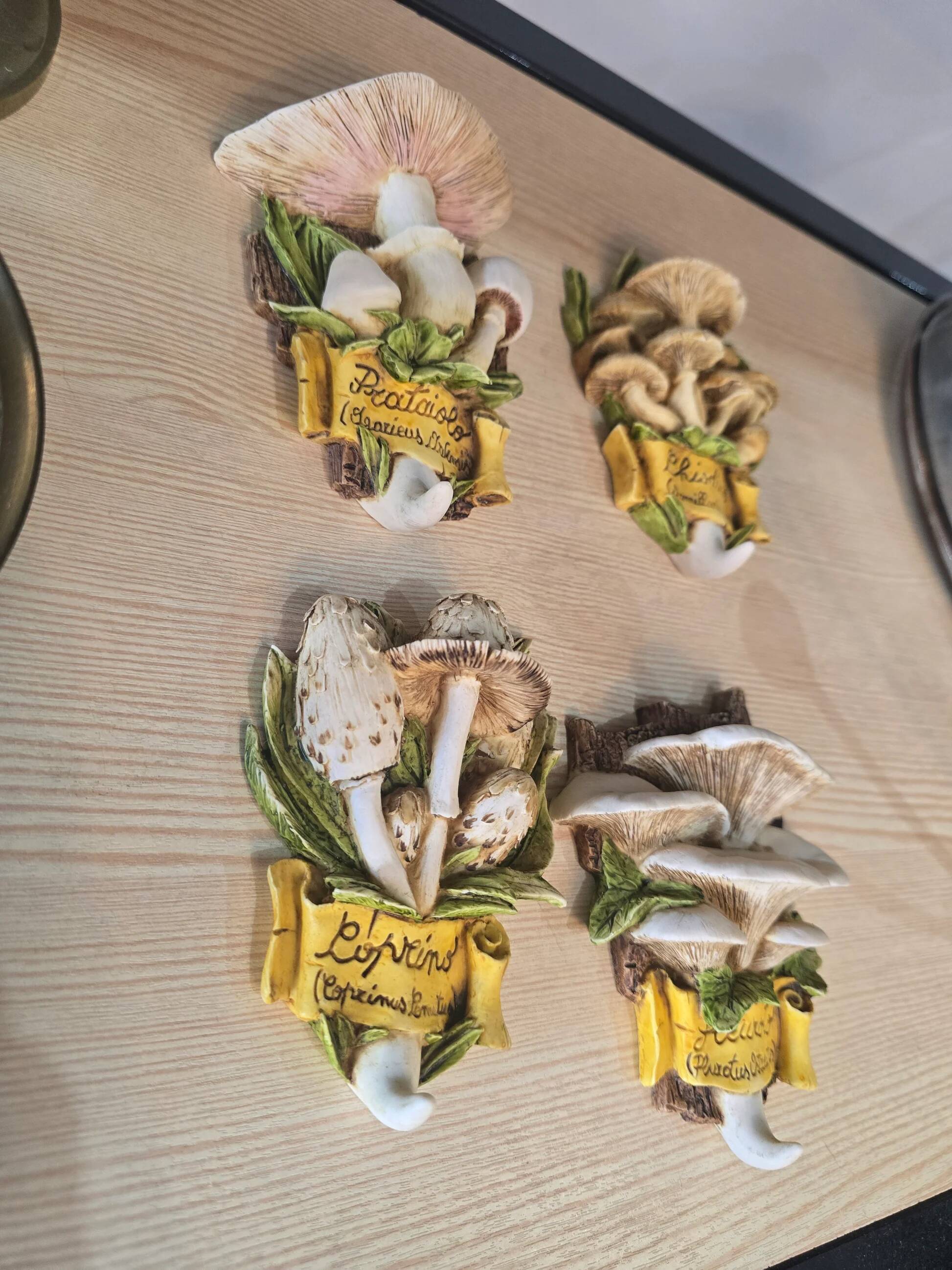 Set of 4 decorative ceramic wall plaques featuring mushrooms (signed) - 14cm