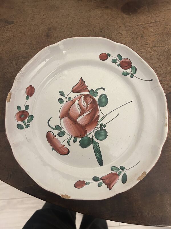 5 assiettes en faïence des Islettes, XVIIIᵉ siècle