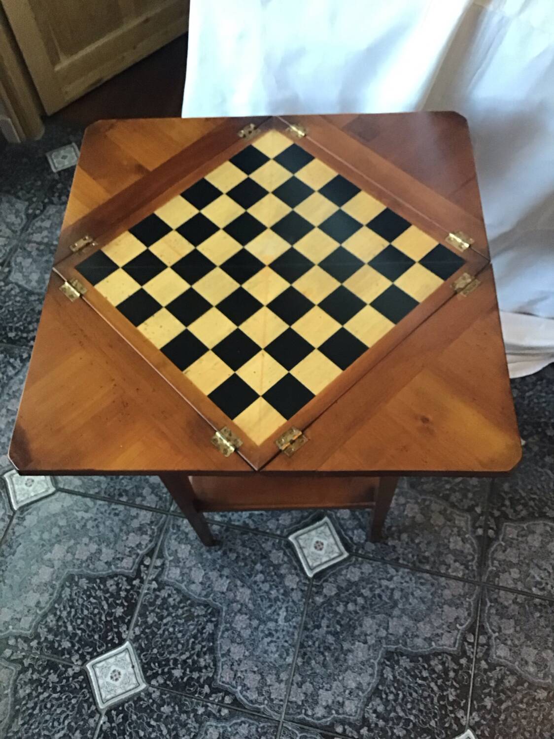 Games table called chess table in wood marquetry