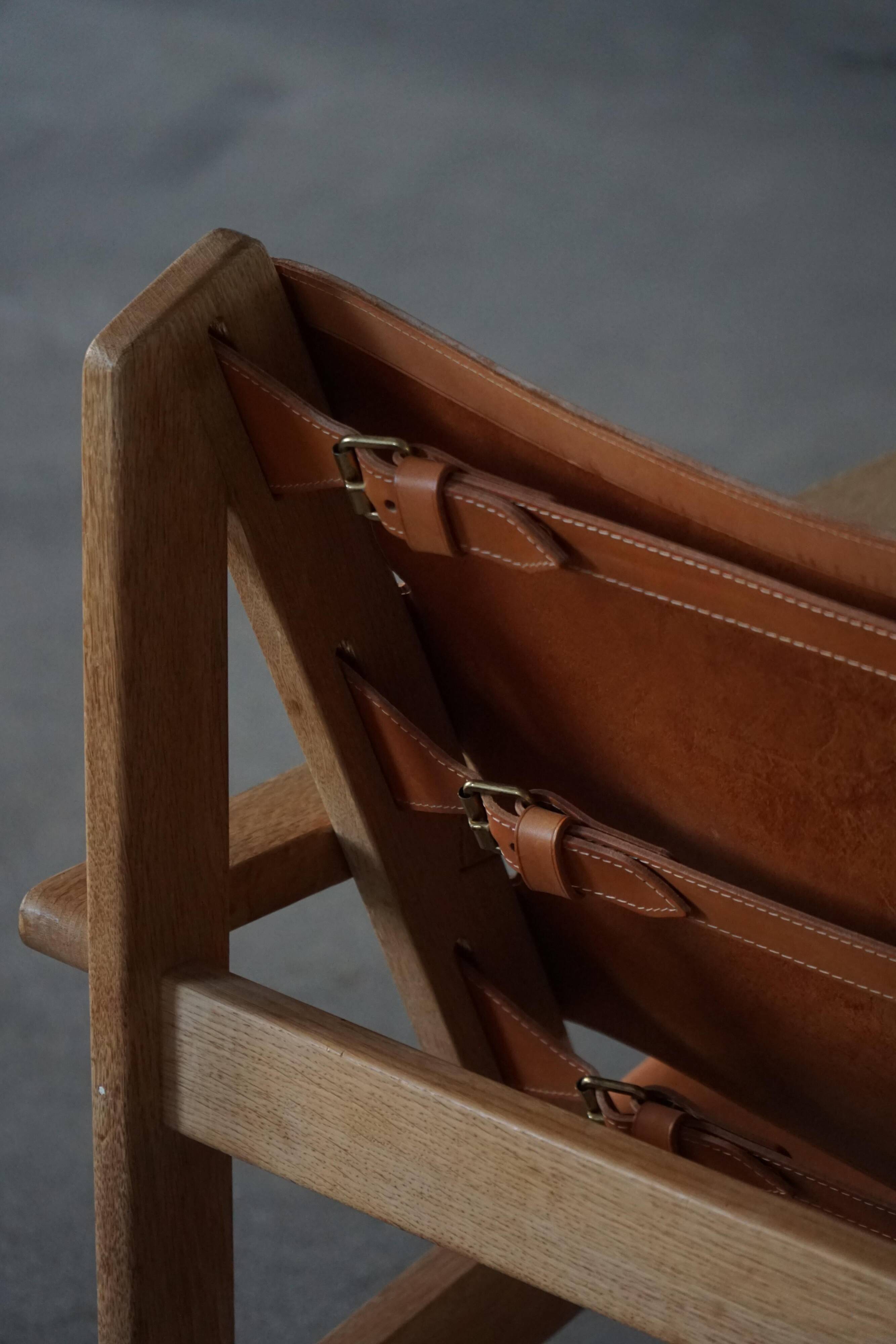 Pair of oak and leather hunting chairs by Kurt Østervig, modern Danish style from the 1960s.