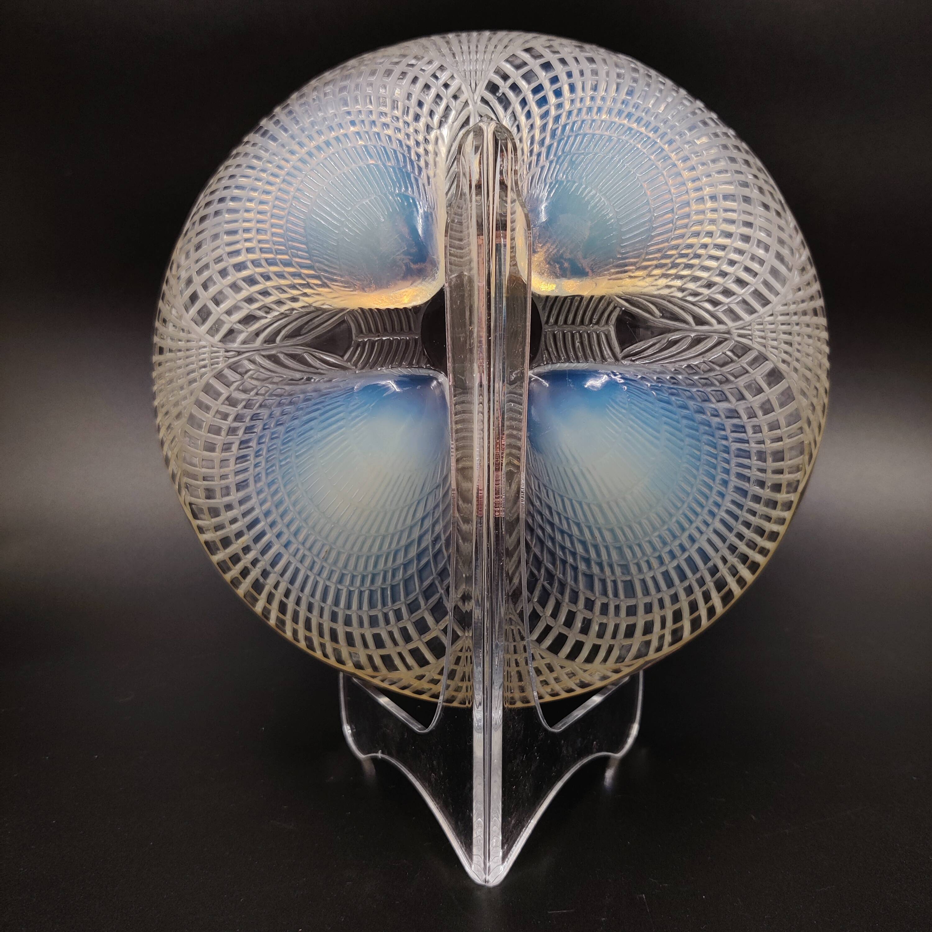 Rare Art Deco opalescent glass bowl with geometric shell motif by Lalique