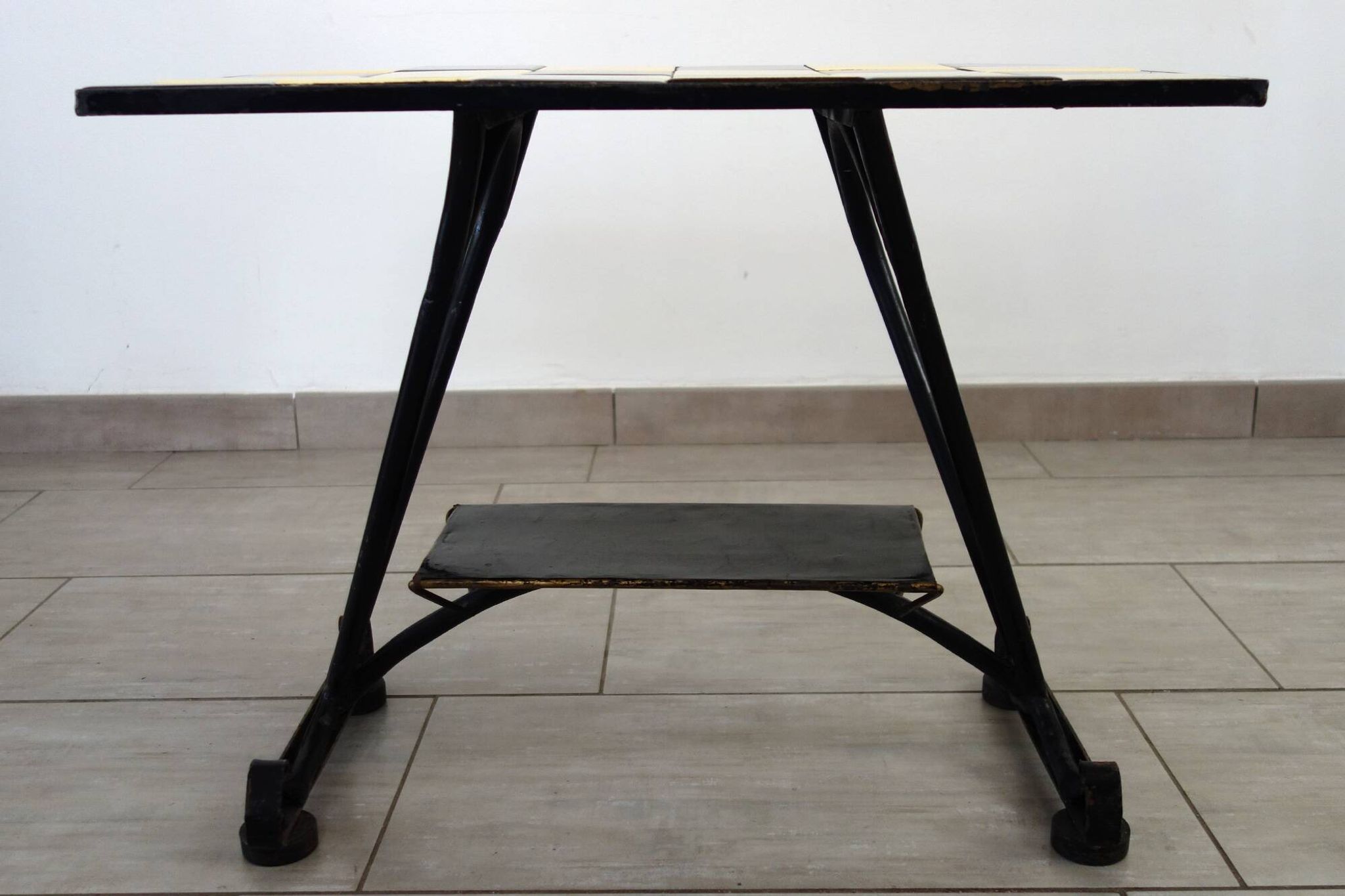 Table d'appoint en métal et céramique, années 50-60