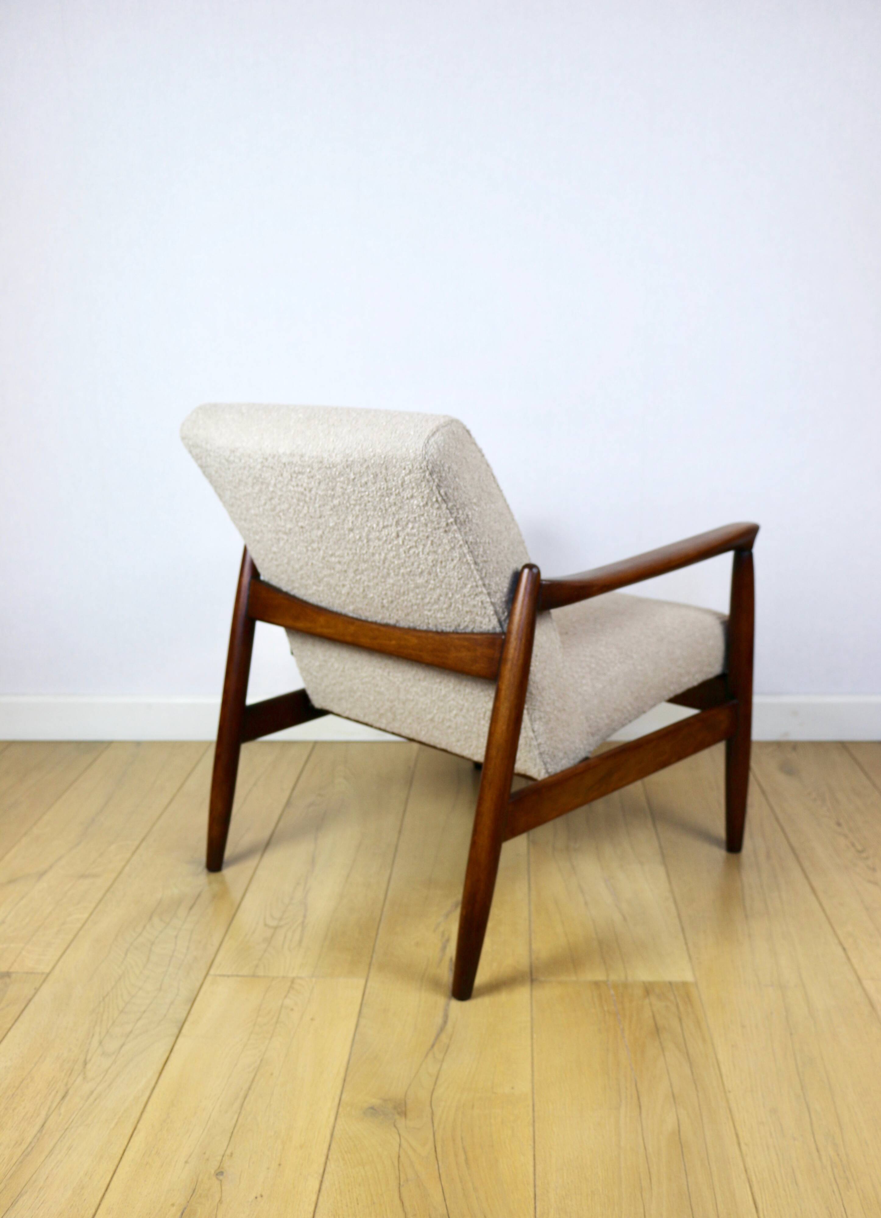 Fauteuil GFM-64, design d'Edmund Homa des années 70, bouclé beige - 2 pièces disponibles