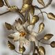 Grande applique fleurs et feuillage en métal doré années 50-60