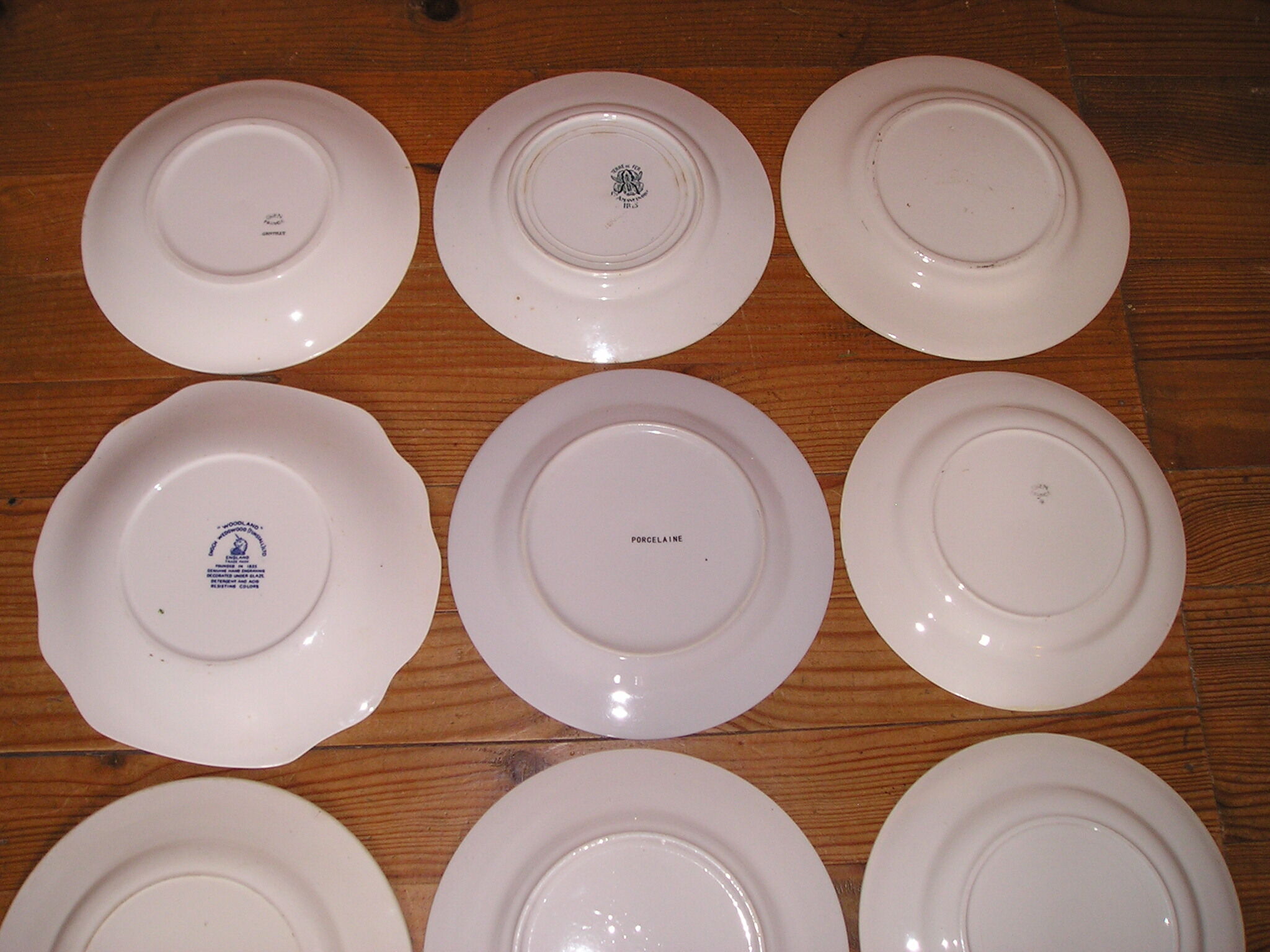 Set of 12 different flat plates