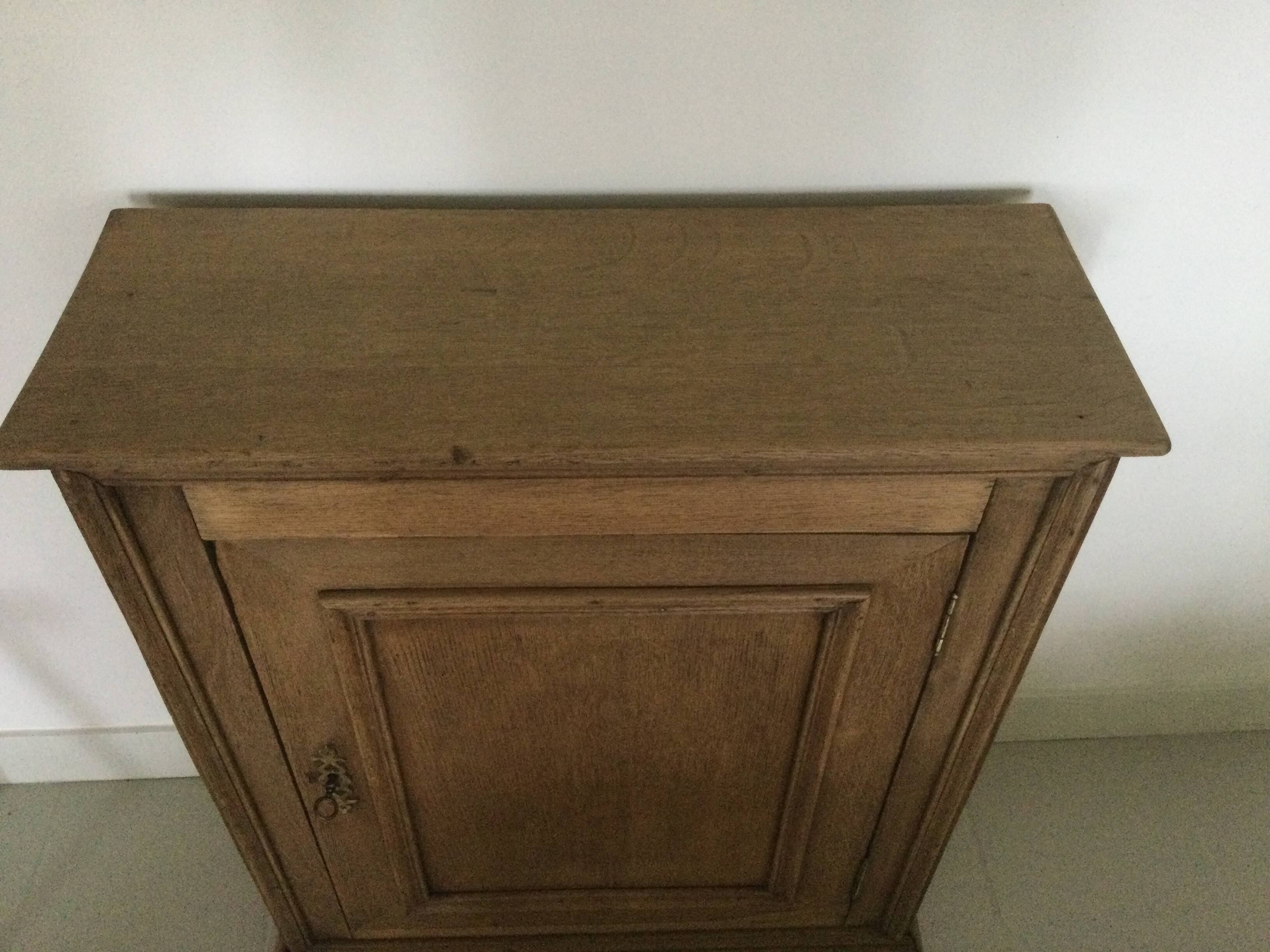 Petit meuble une porte en chêne clair